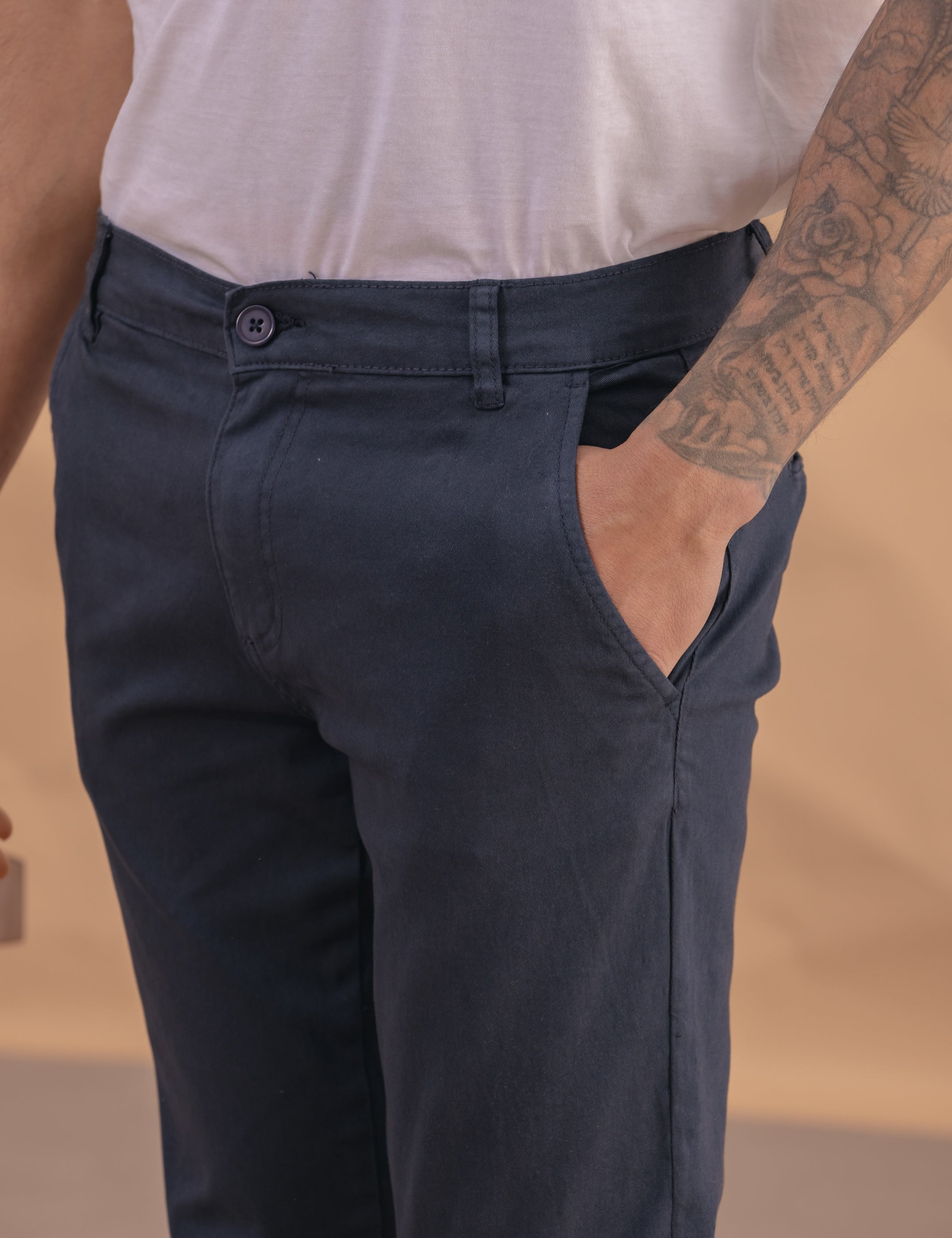 PANTALÓN CHINO CON GOMAS MARINO