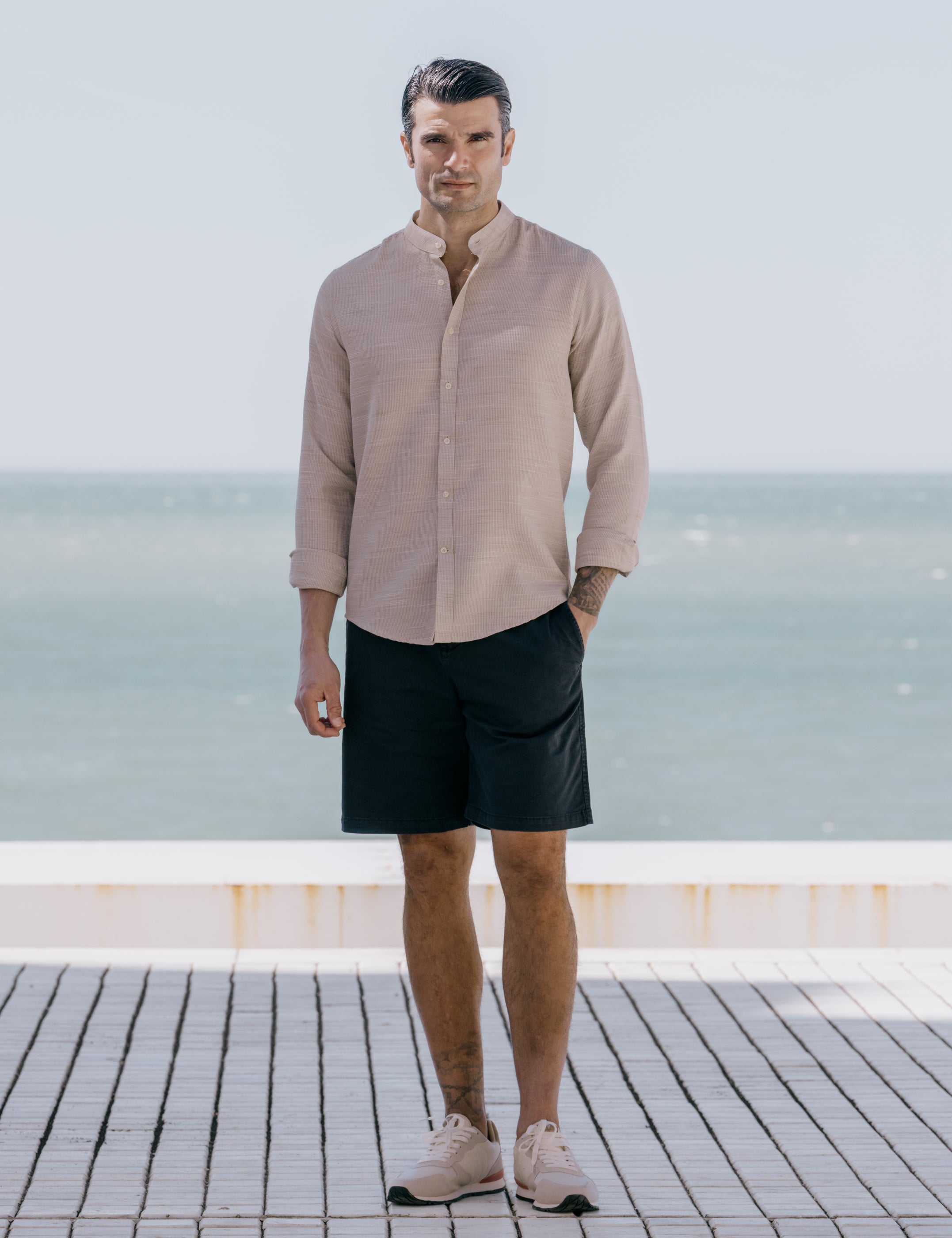 CAMISA ESTRUCTURA BEIGE CUELLO MAO