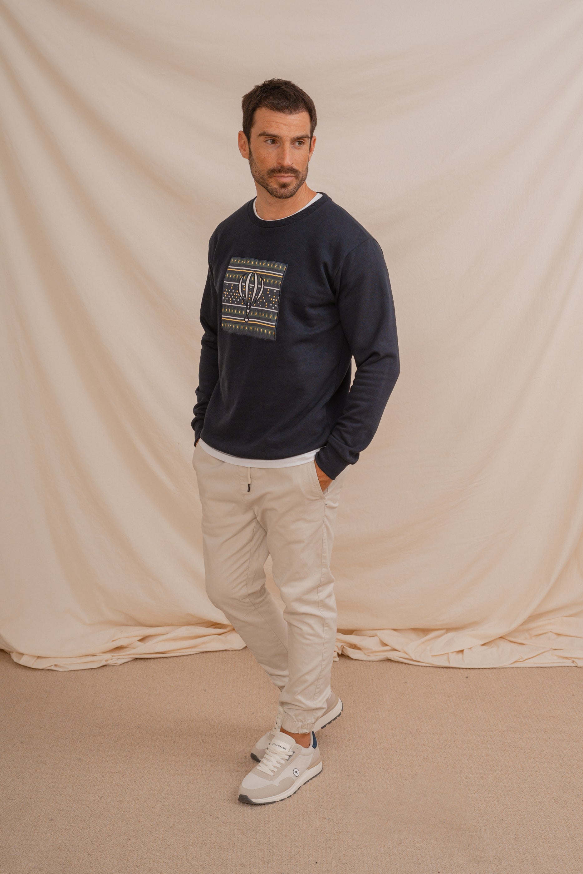 SUDADERA CUADRO ÉTNICO MARINO