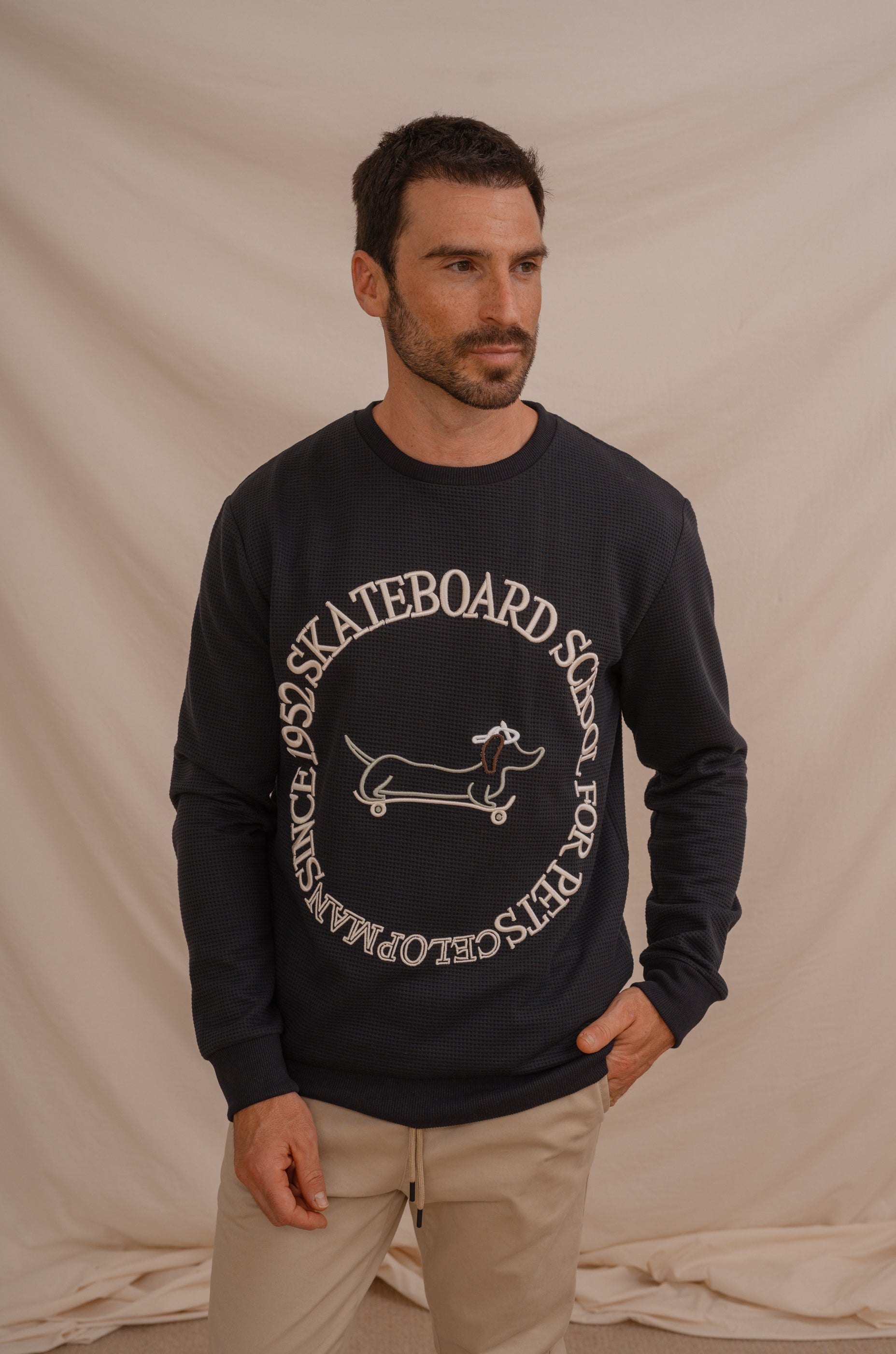 SUDADERA ESTRUCTURA BORDADO