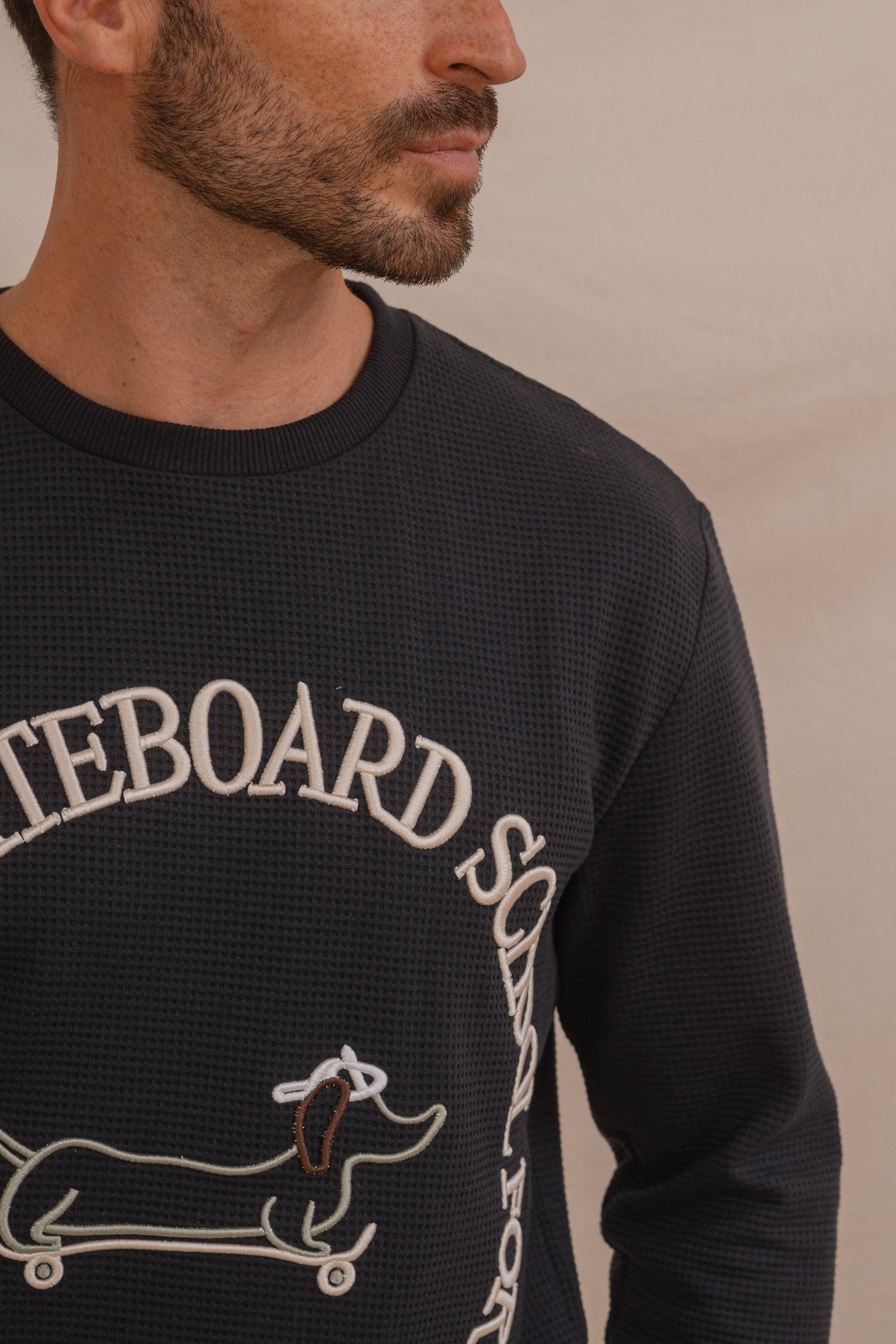 SUDADERA ESTRUCTURA BORDADO