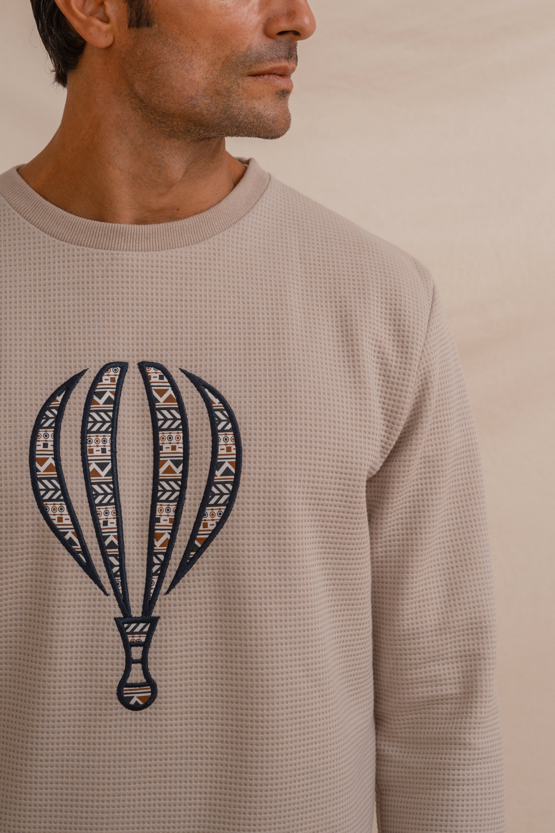 SUDADERA ESTRUCTURA BORDADO