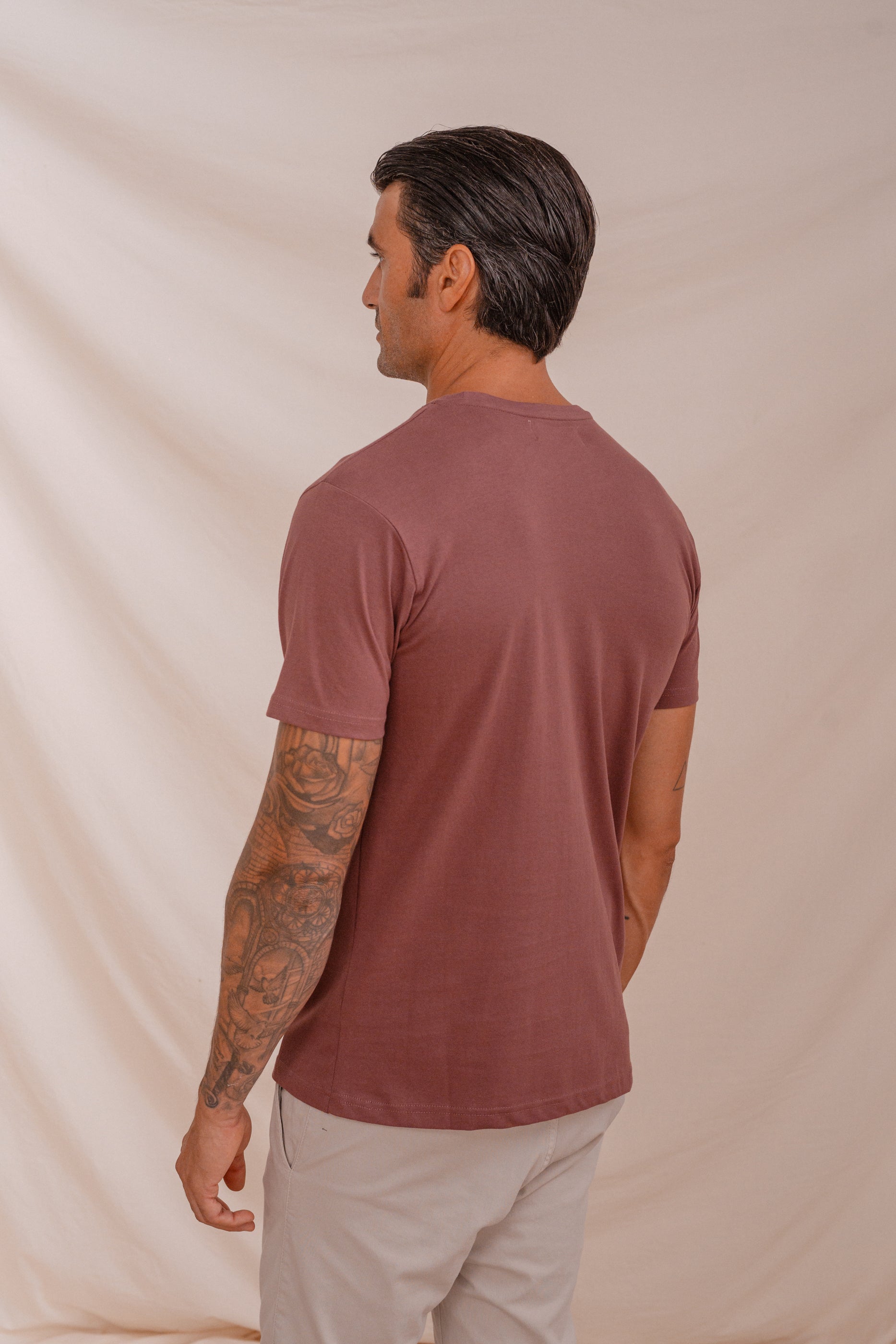 CAMISETA BÁSICA BURDEOS