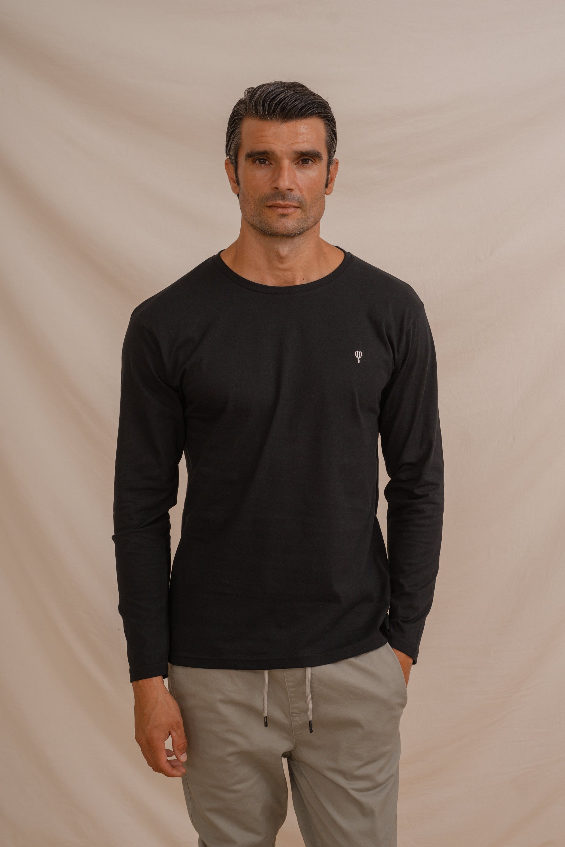 CAMISETA BASICA NEGRA MANGA LARGA