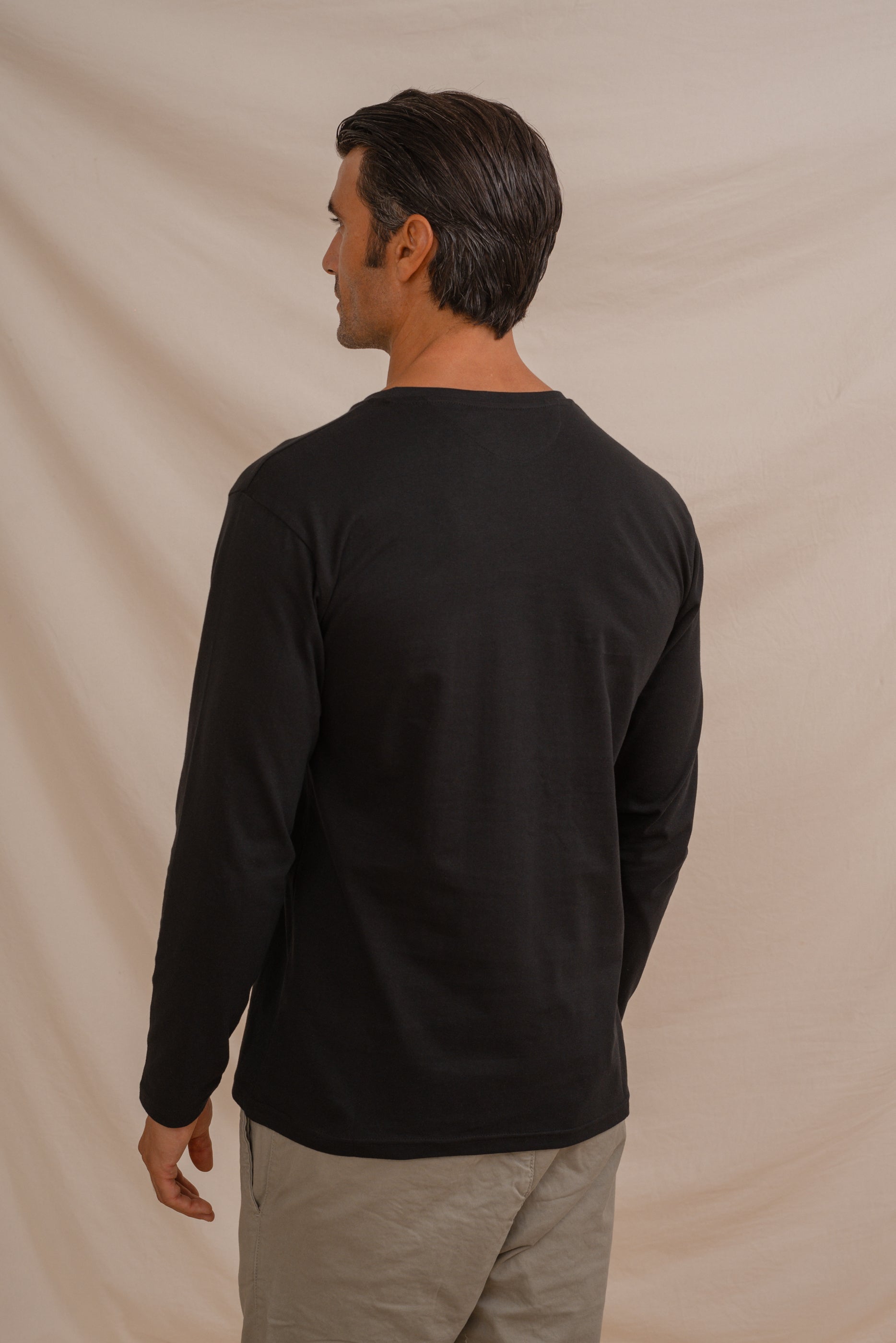 CAMISETA BASICA NEGRA MANGA LARGA