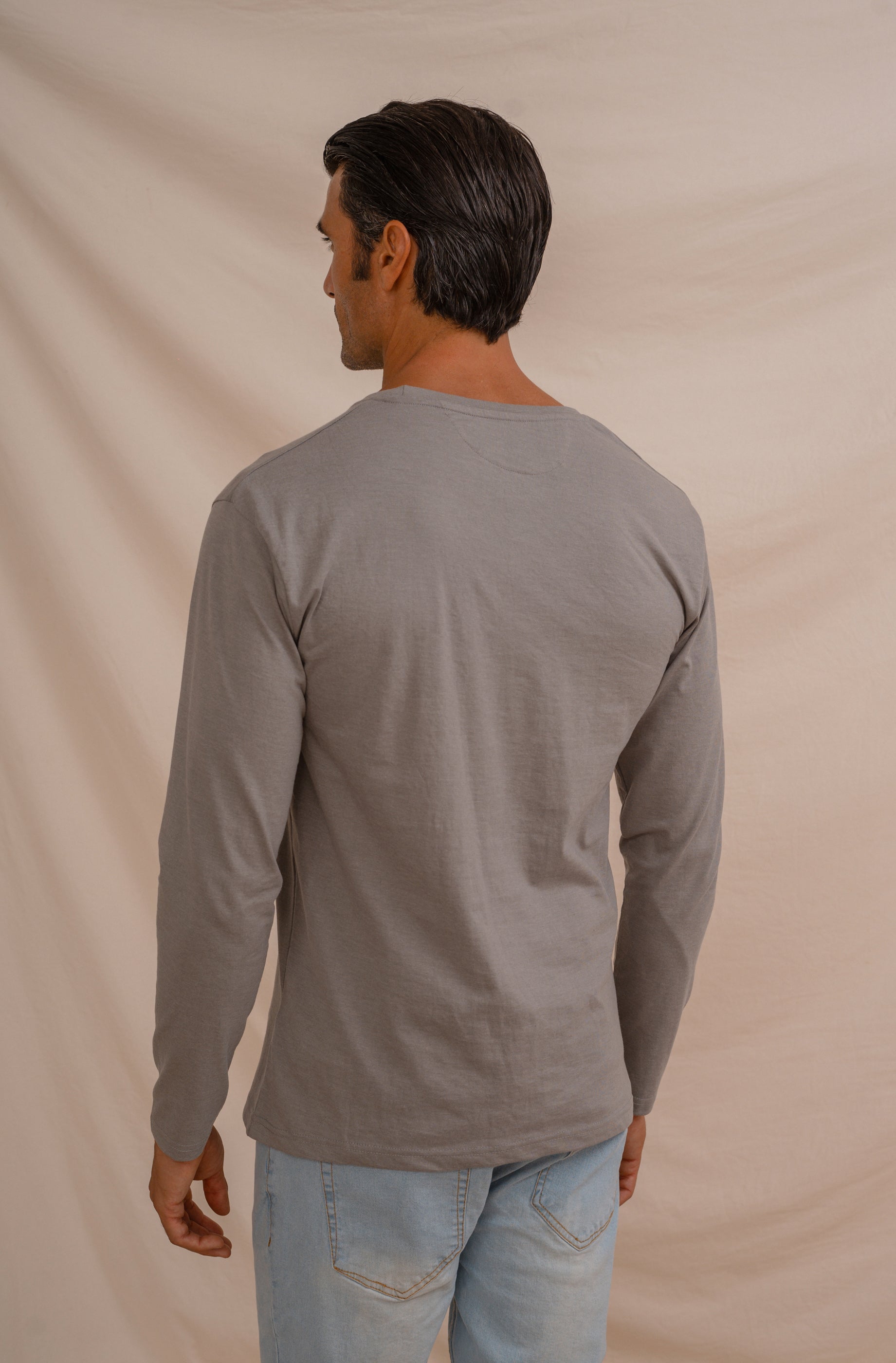 CAMISETA BASICA GRÍS MANGA LARGA