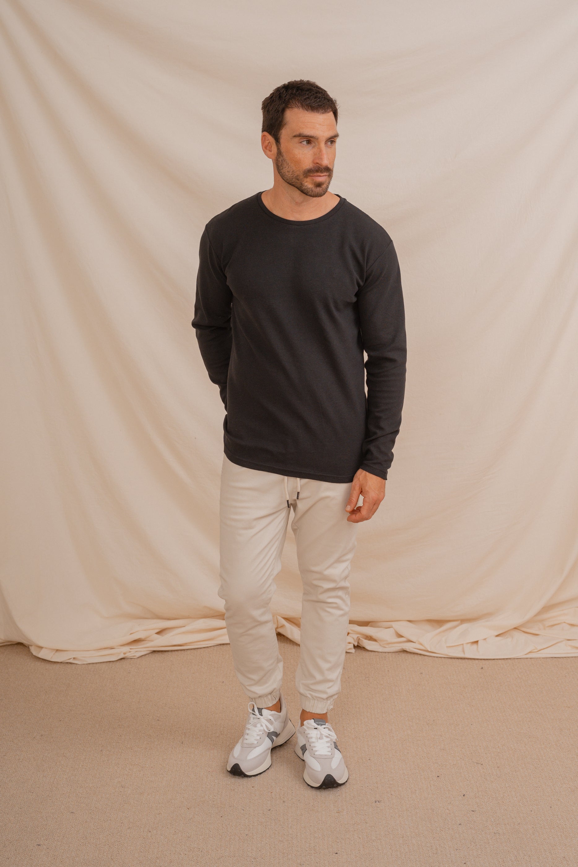 CAMISETA OTTOMAN MANGA LARGA NEGRA