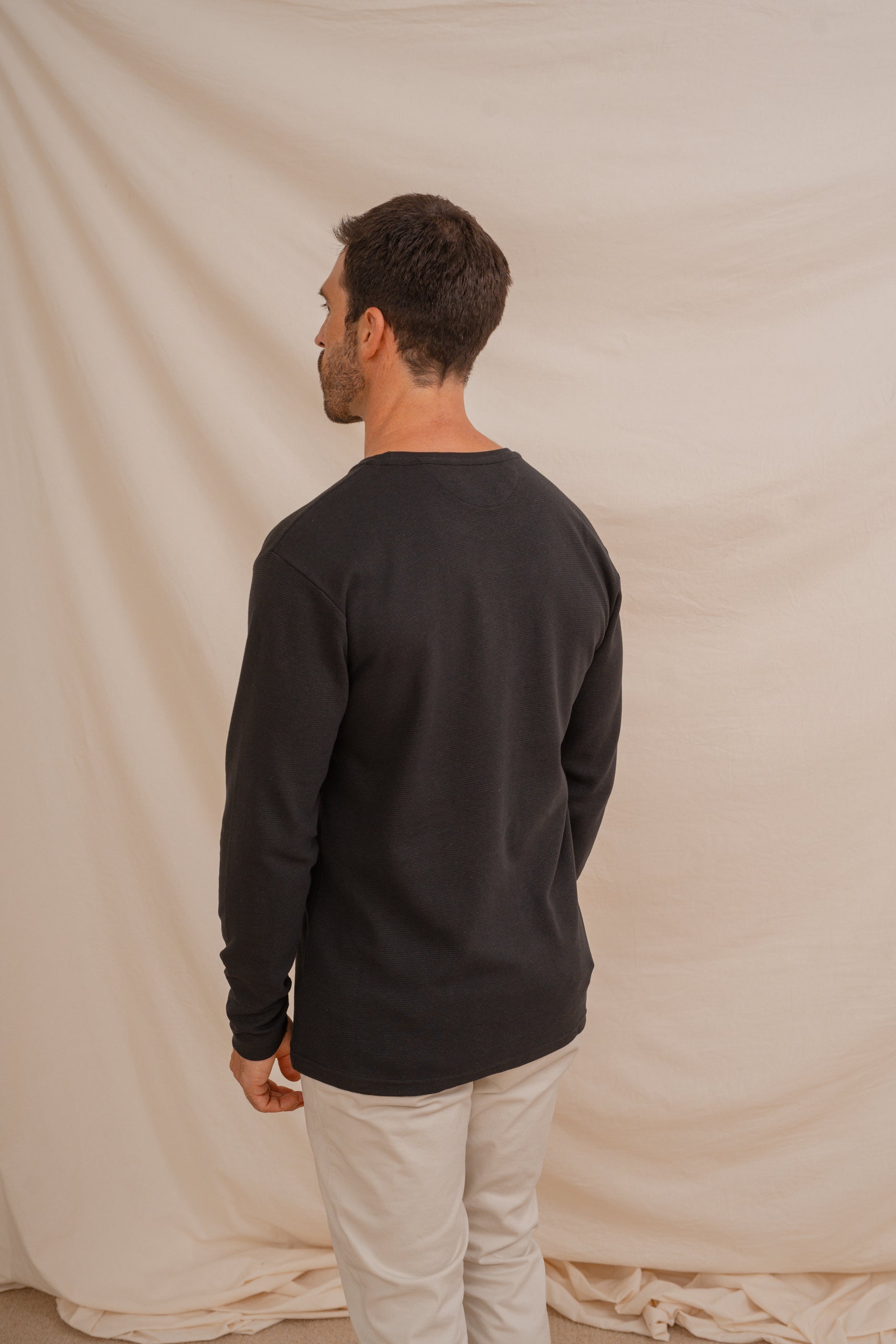 CAMISETA OTTOMAN MANGA LARGA NEGRA