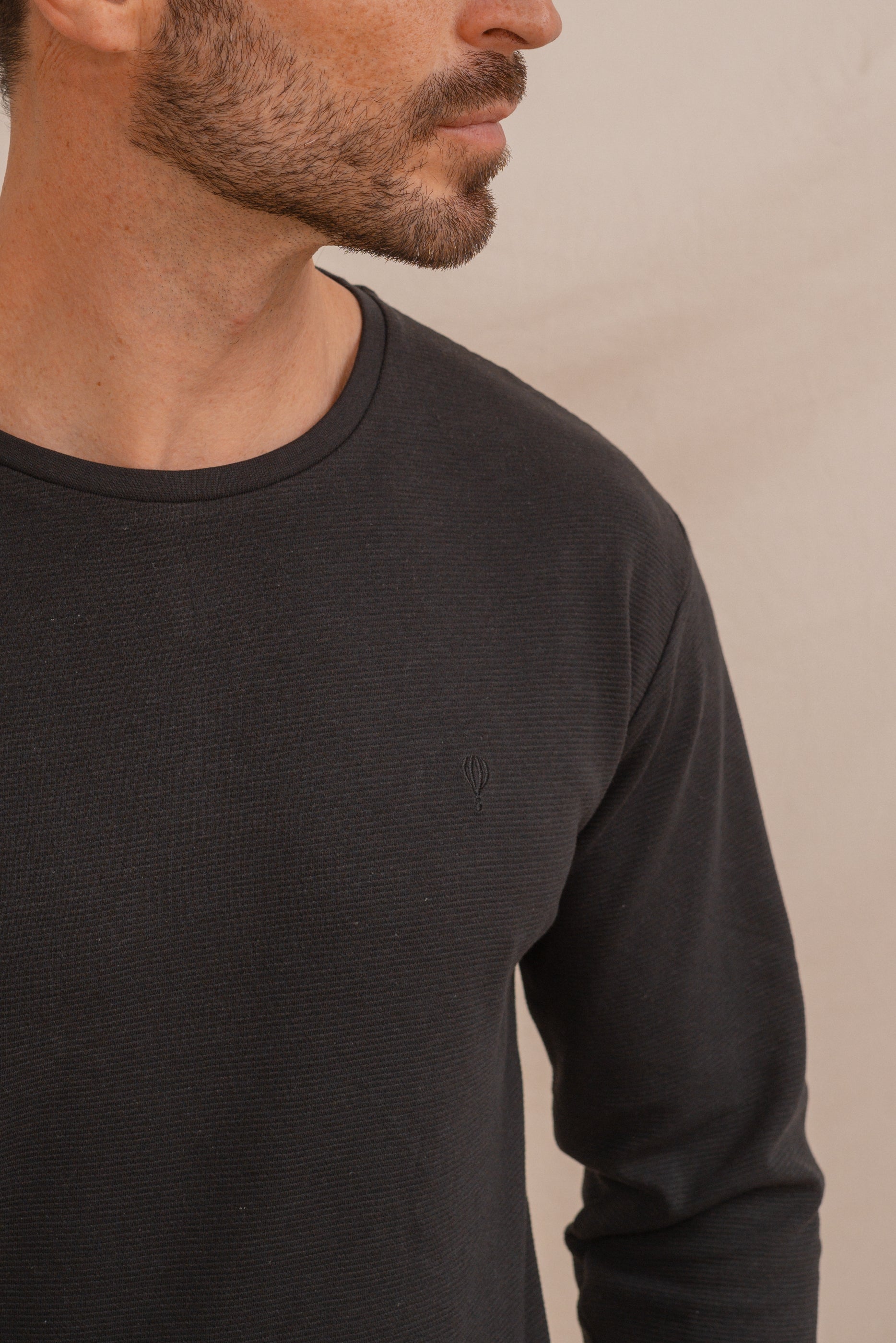 CAMISETA OTTOMAN MANGA LARGA NEGRA