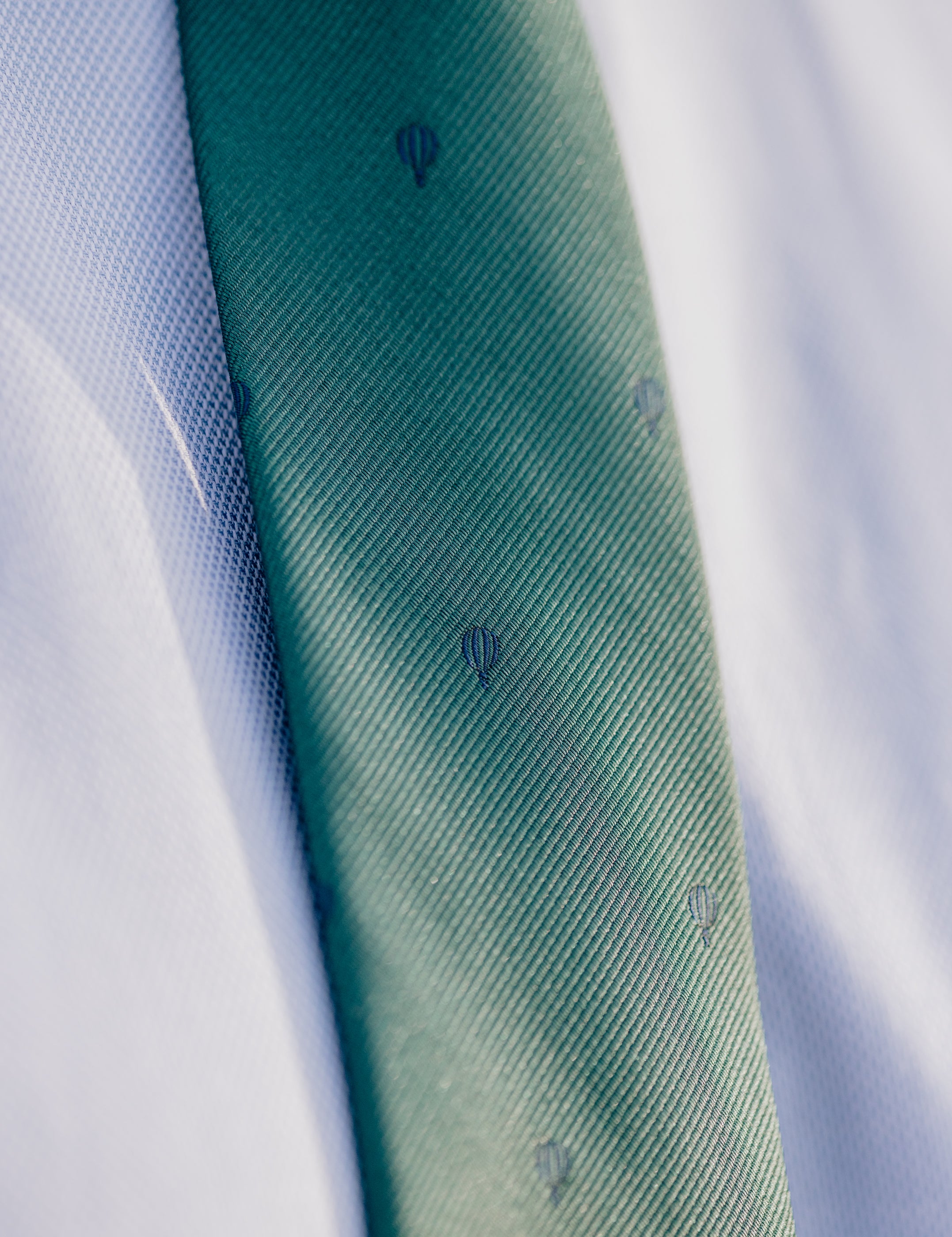 CORBATA VERDE GLOBO BORDADO