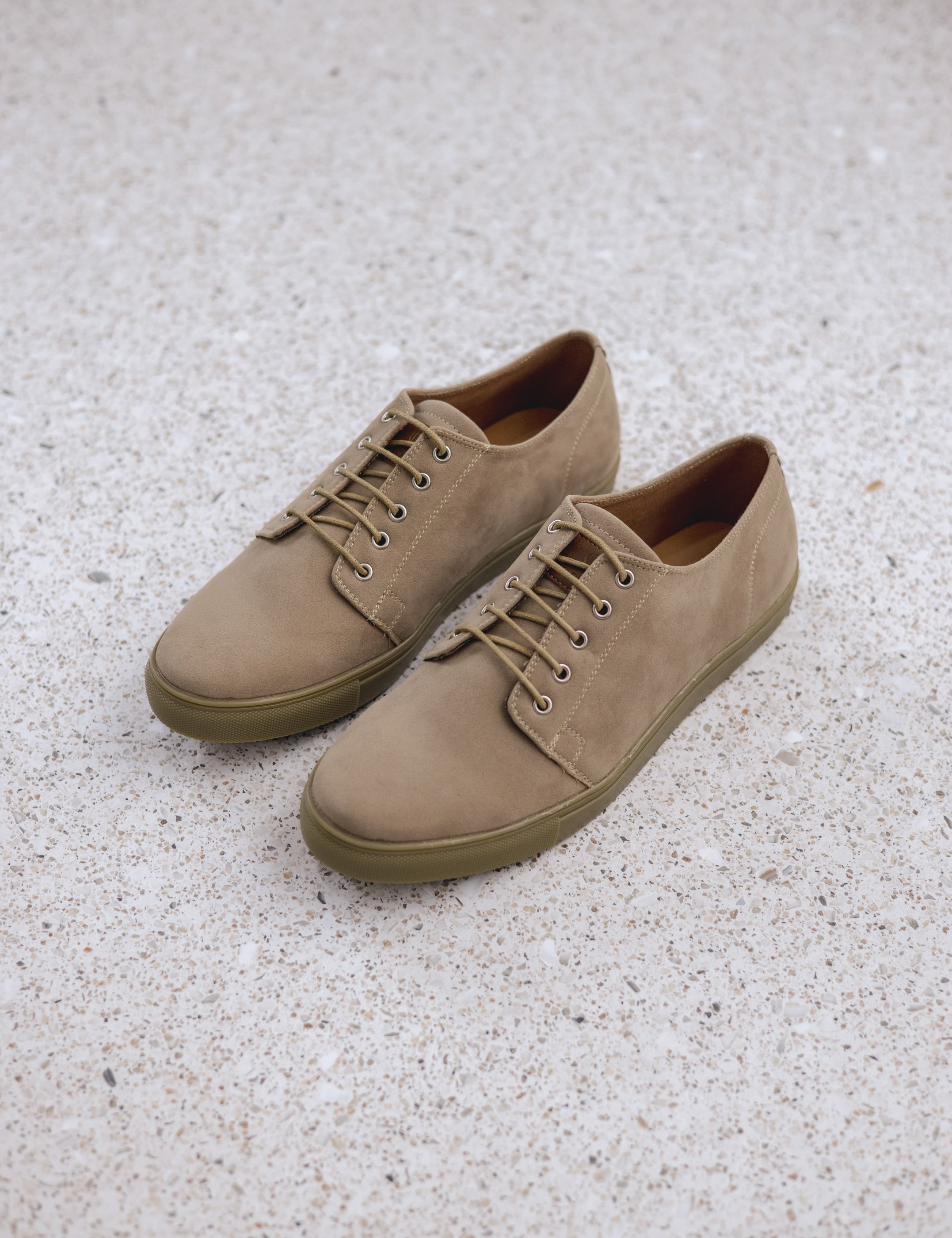 ZAPATO DEPORTIVO BEIGE