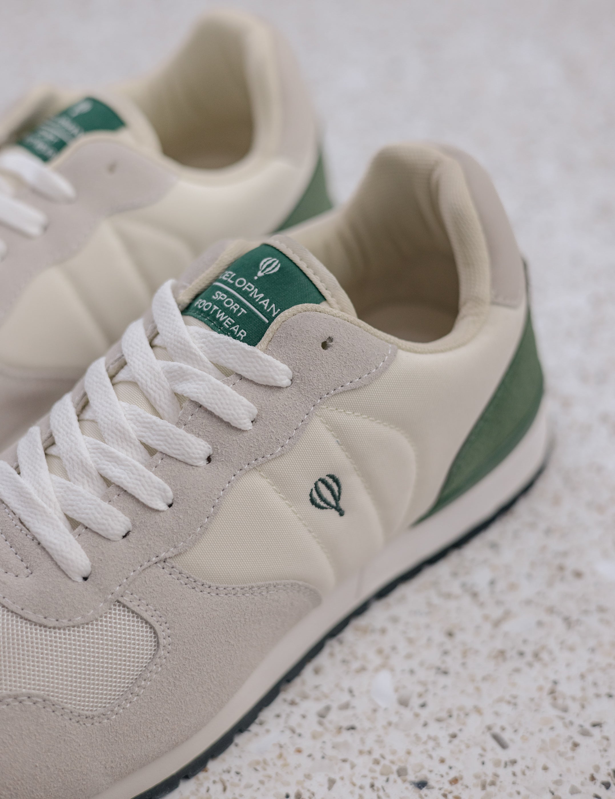 DEPORTIVAS BLANCAS