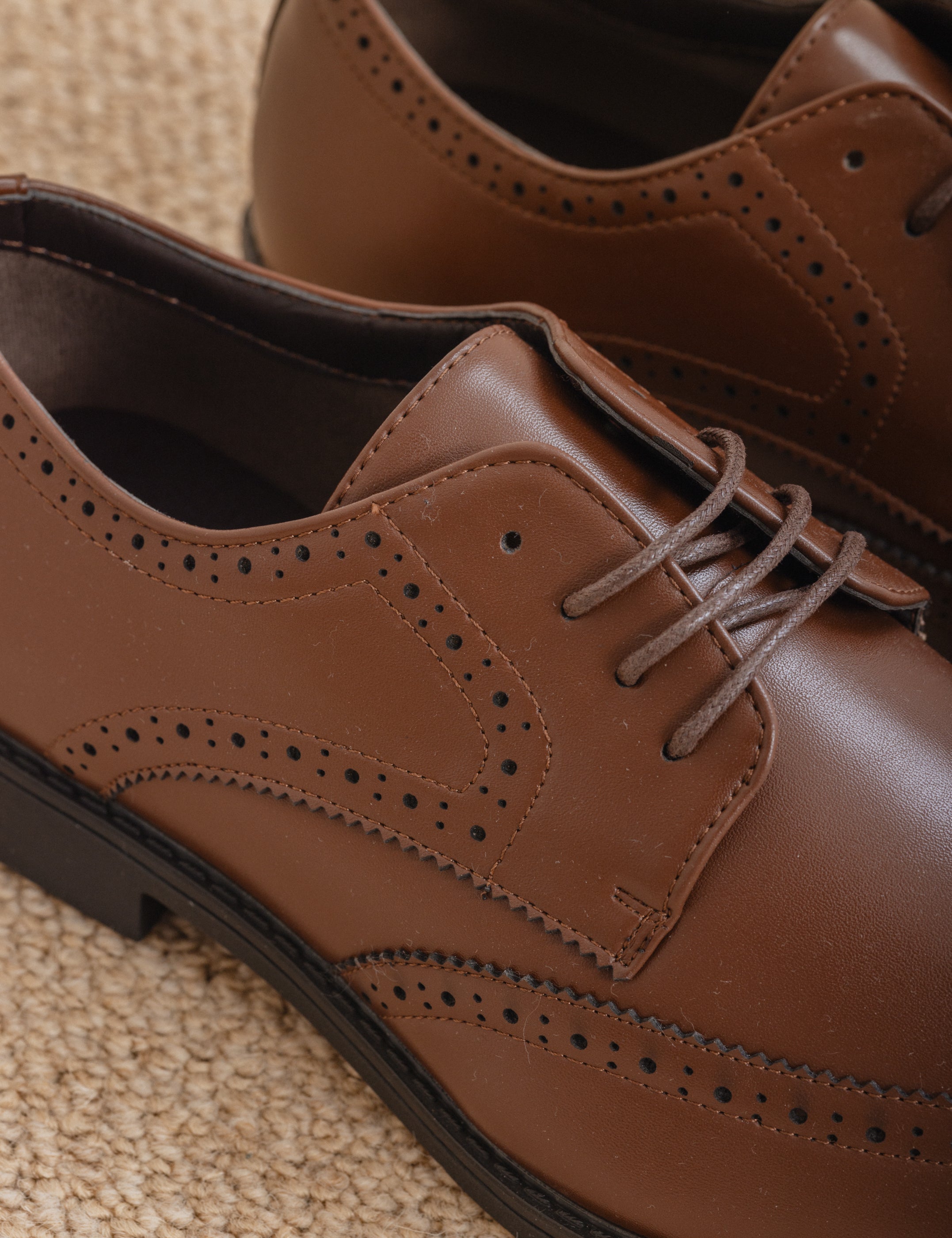 ZAPATO VESTIR MARRÓN CALADO