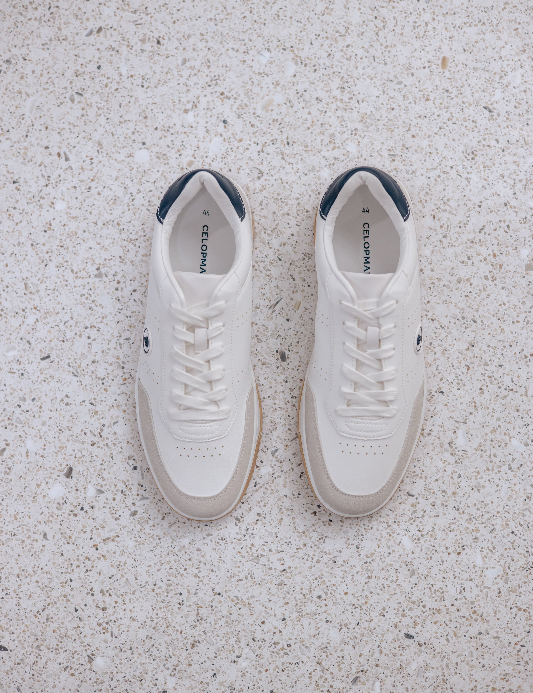 SNEAKERS BLANCAS LOGO