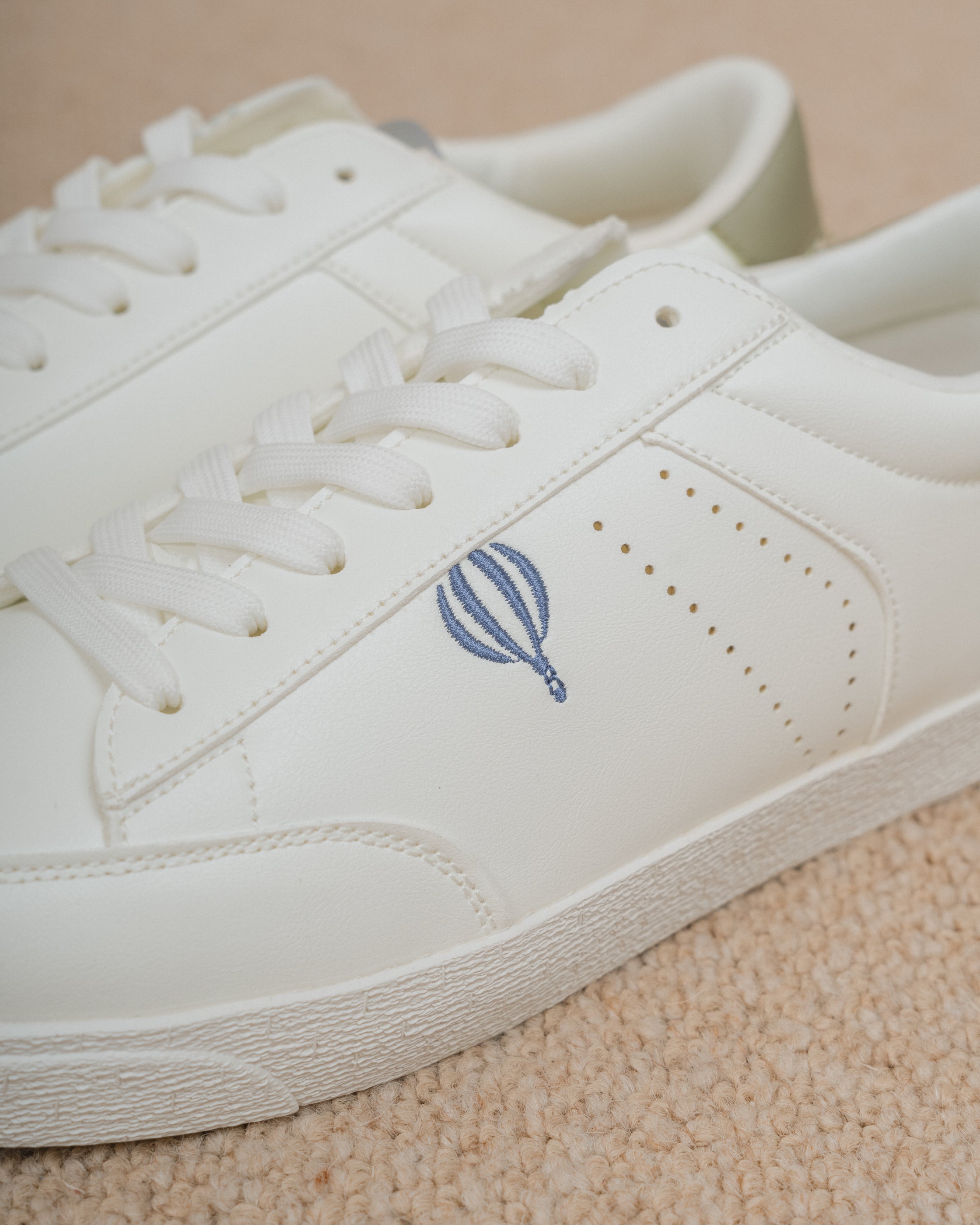 SNEAKERS BLANCA LOGO