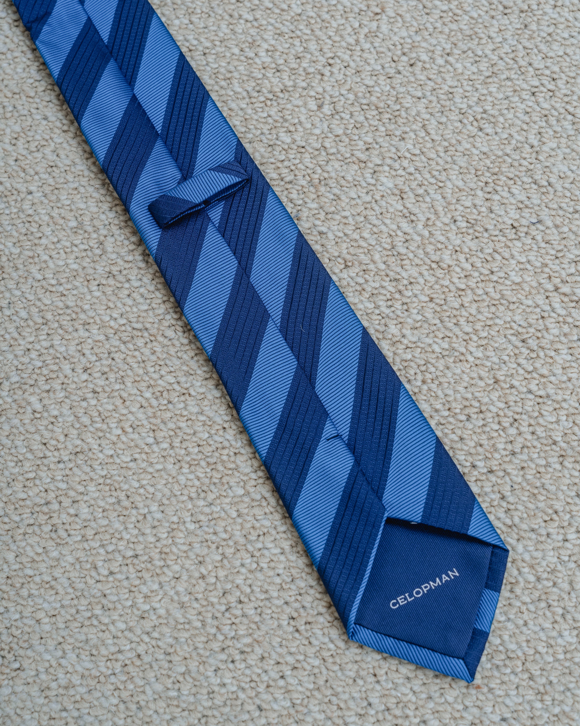 CORBATA RAYA DIAGONAL