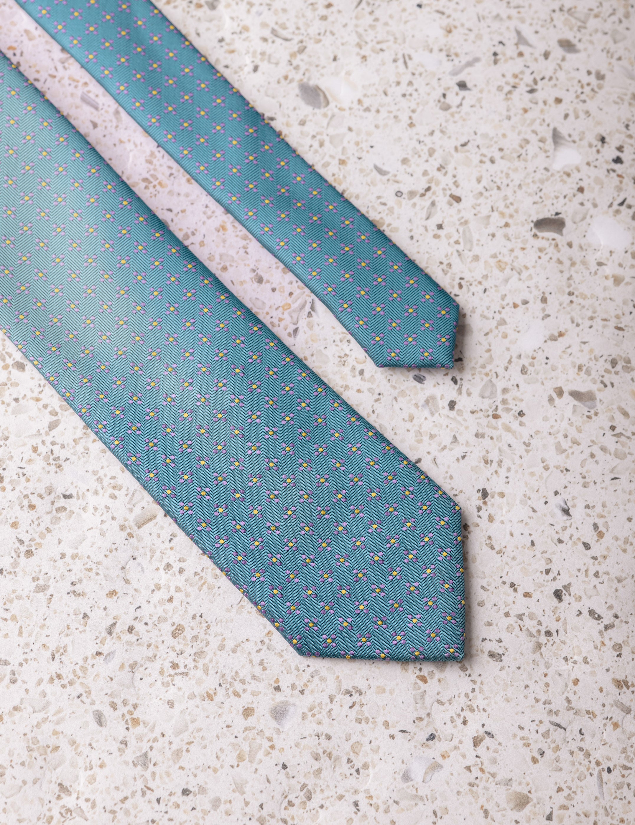 CORBATA BORDADA FLOR