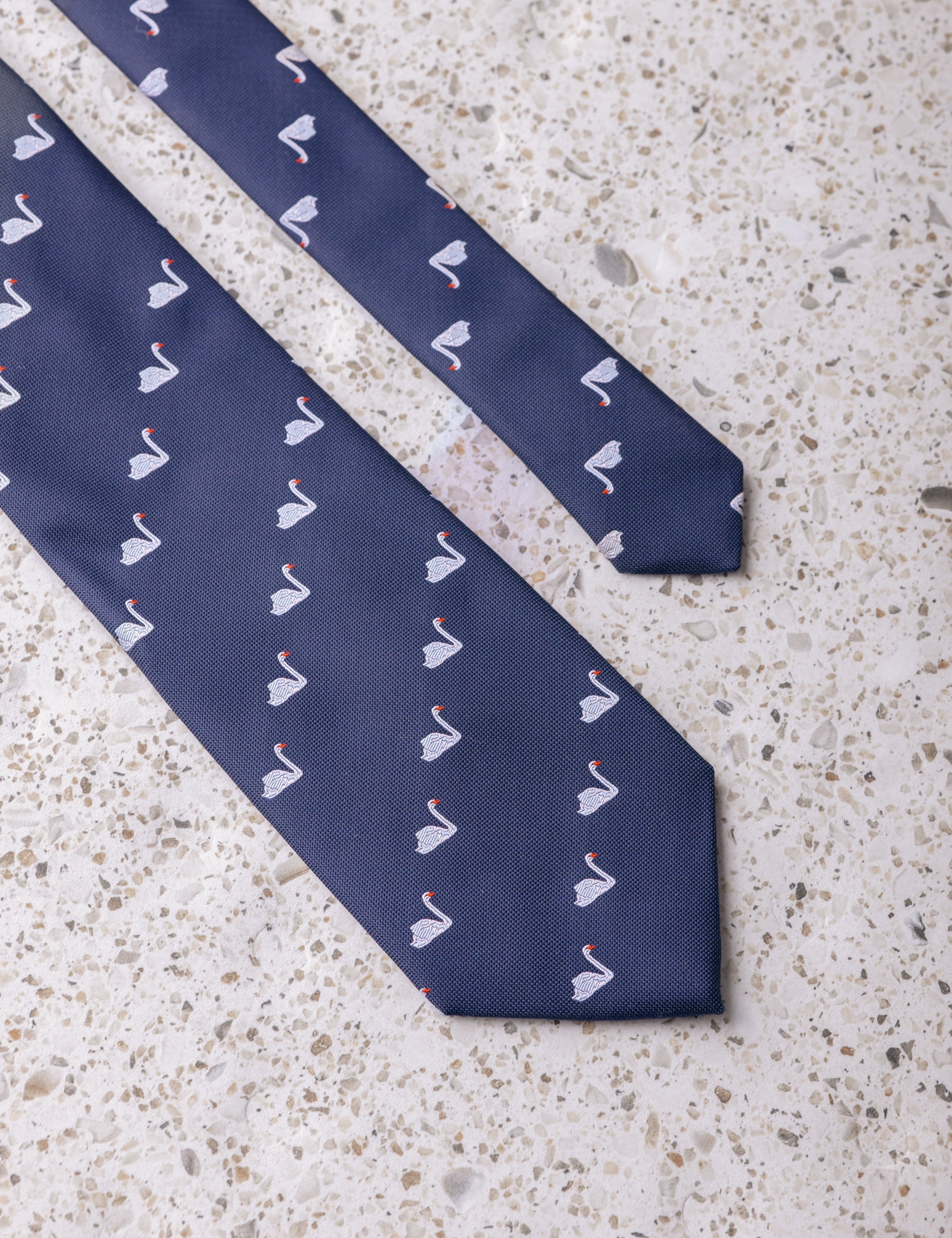 CORBATA BORDADA CISNE