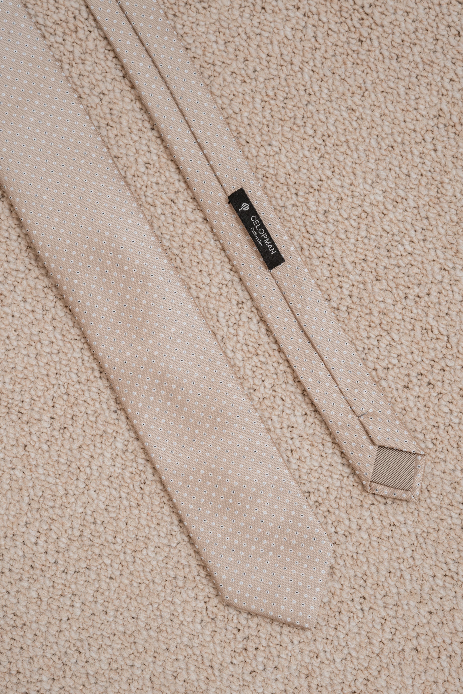 CORBATA BEIGE TOPOS