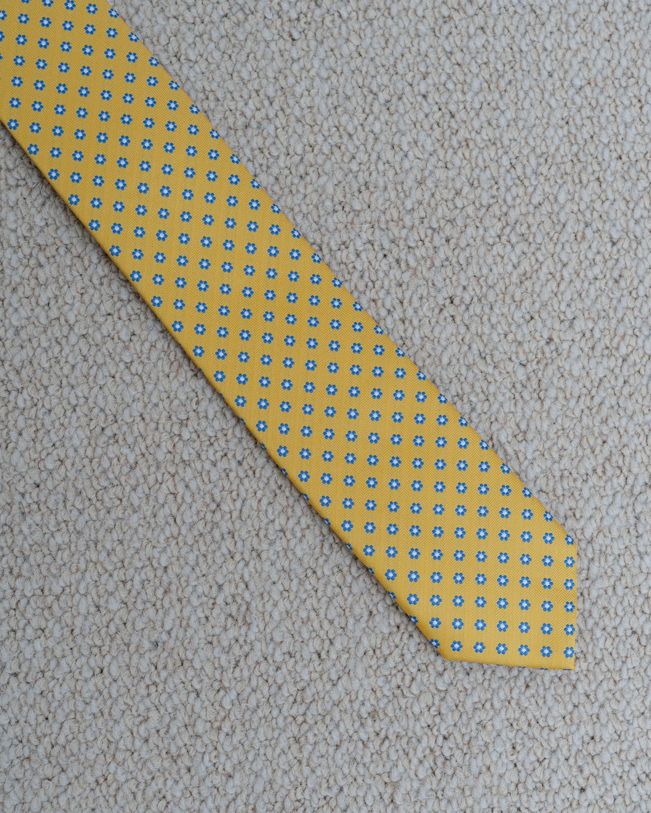 CORBATA AMARILLA DISEÑO FLOR