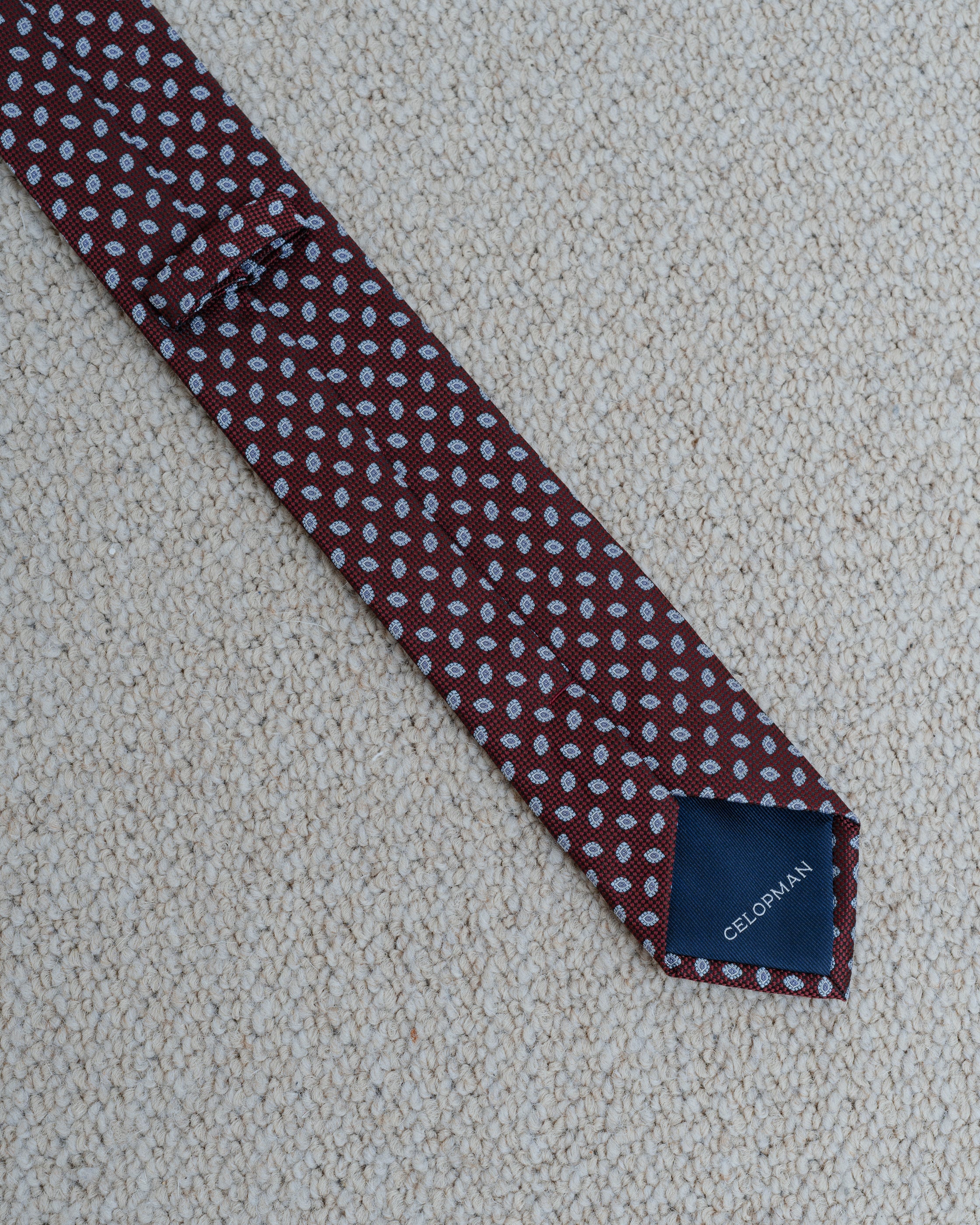 CORBATA BURDEOS DISEÑO