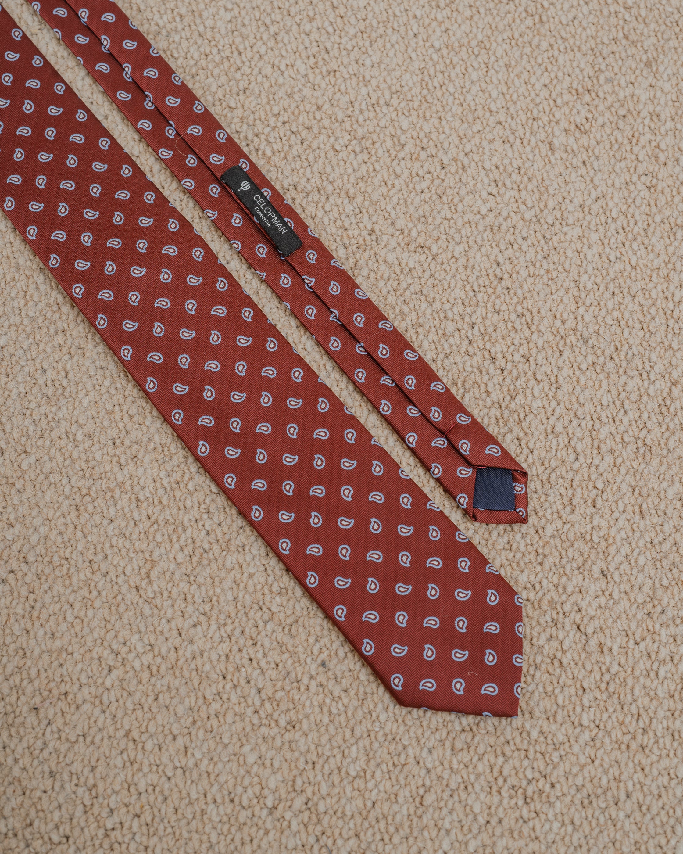 CORBATA BURDEOS DIBUJO