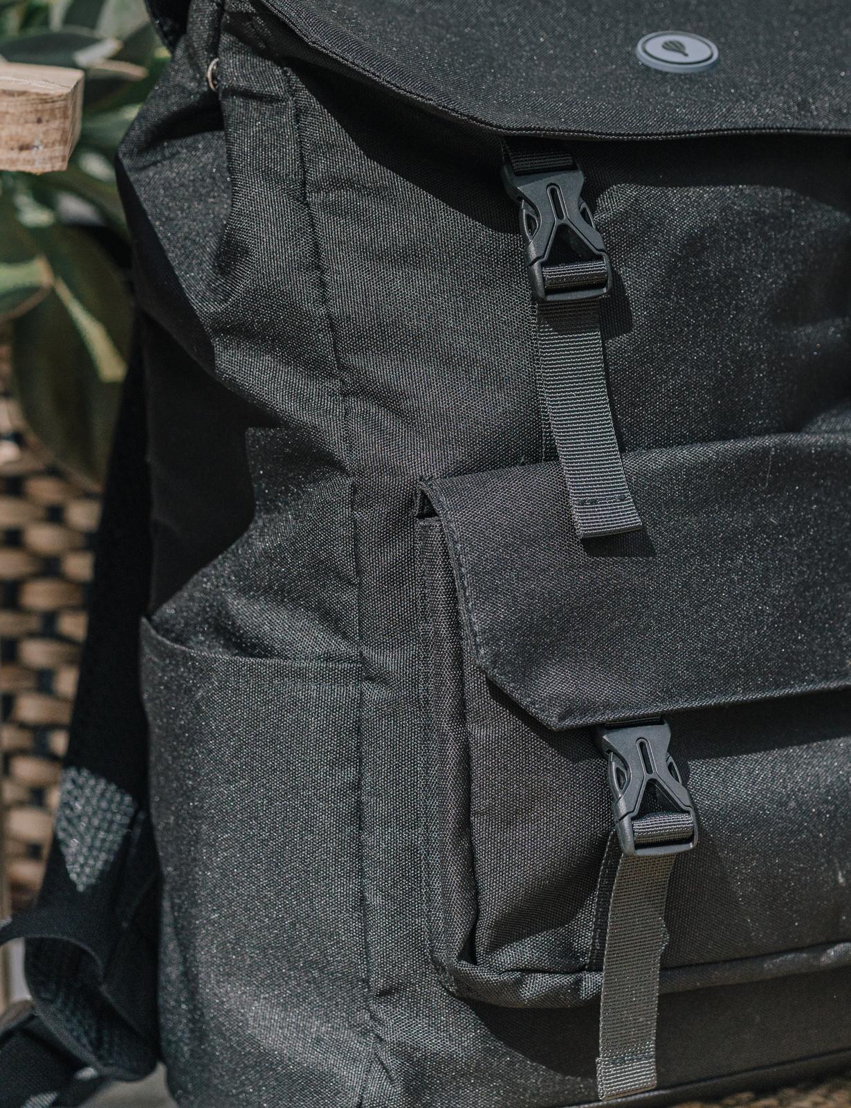 MOCHILA NEGRA SOLAPA
