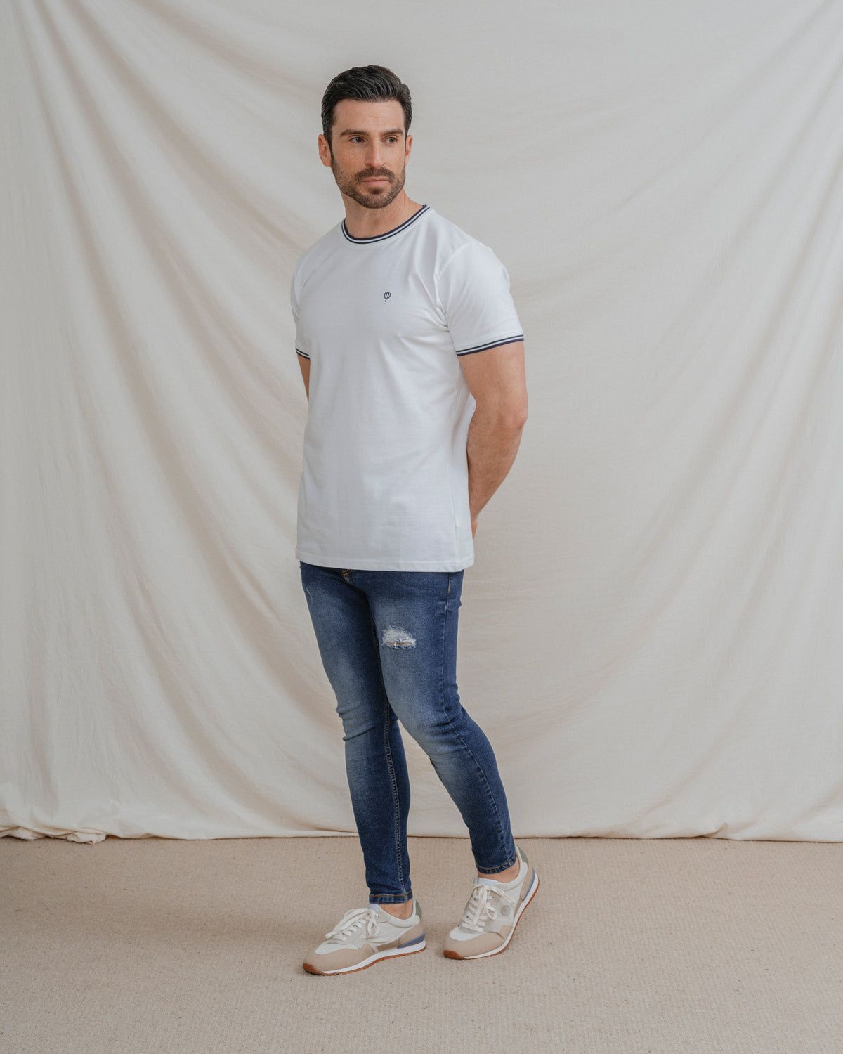 JEANS SKINNY BÁSICO RASGADO