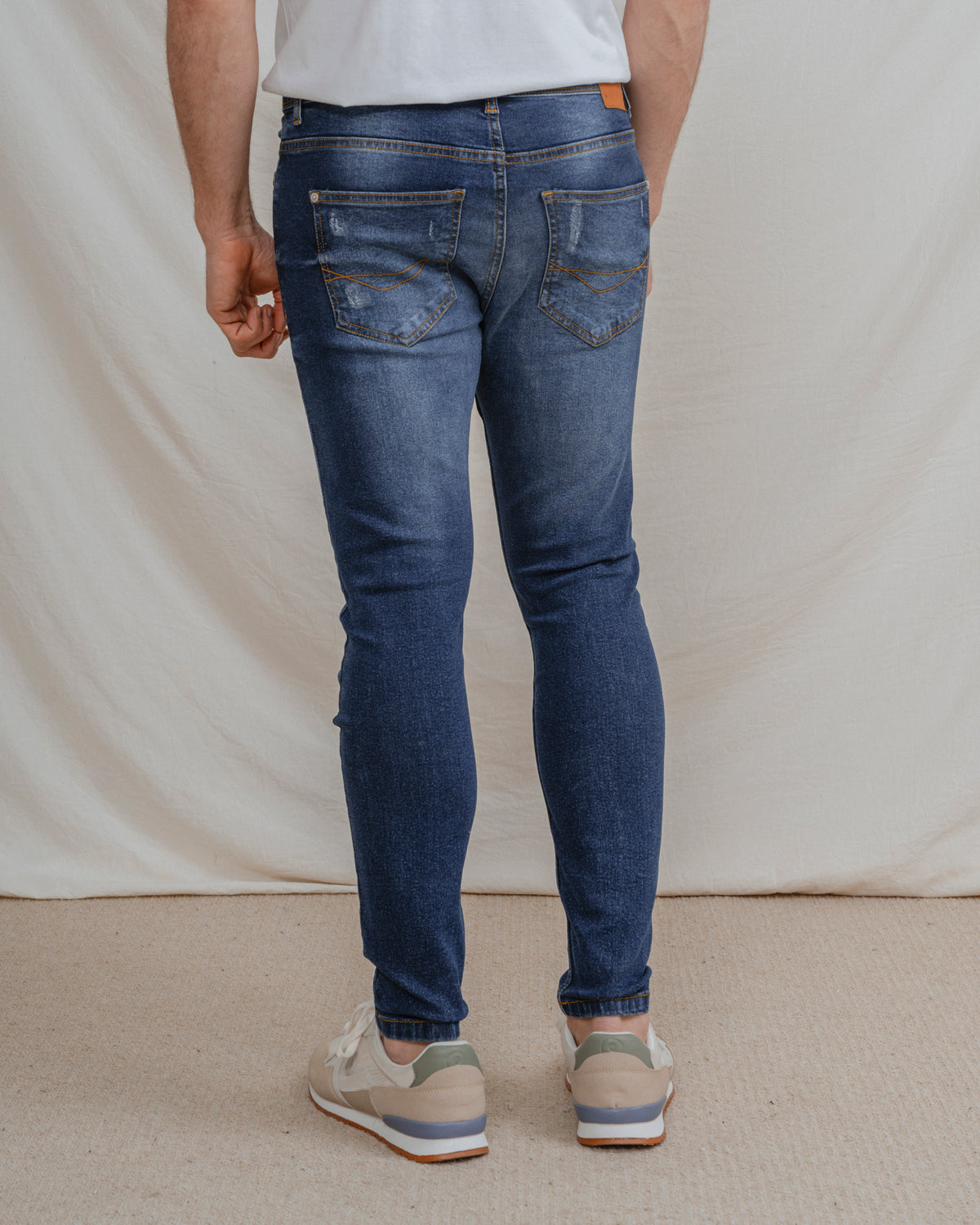 JEANS SKINNY BÁSICO RASGADO