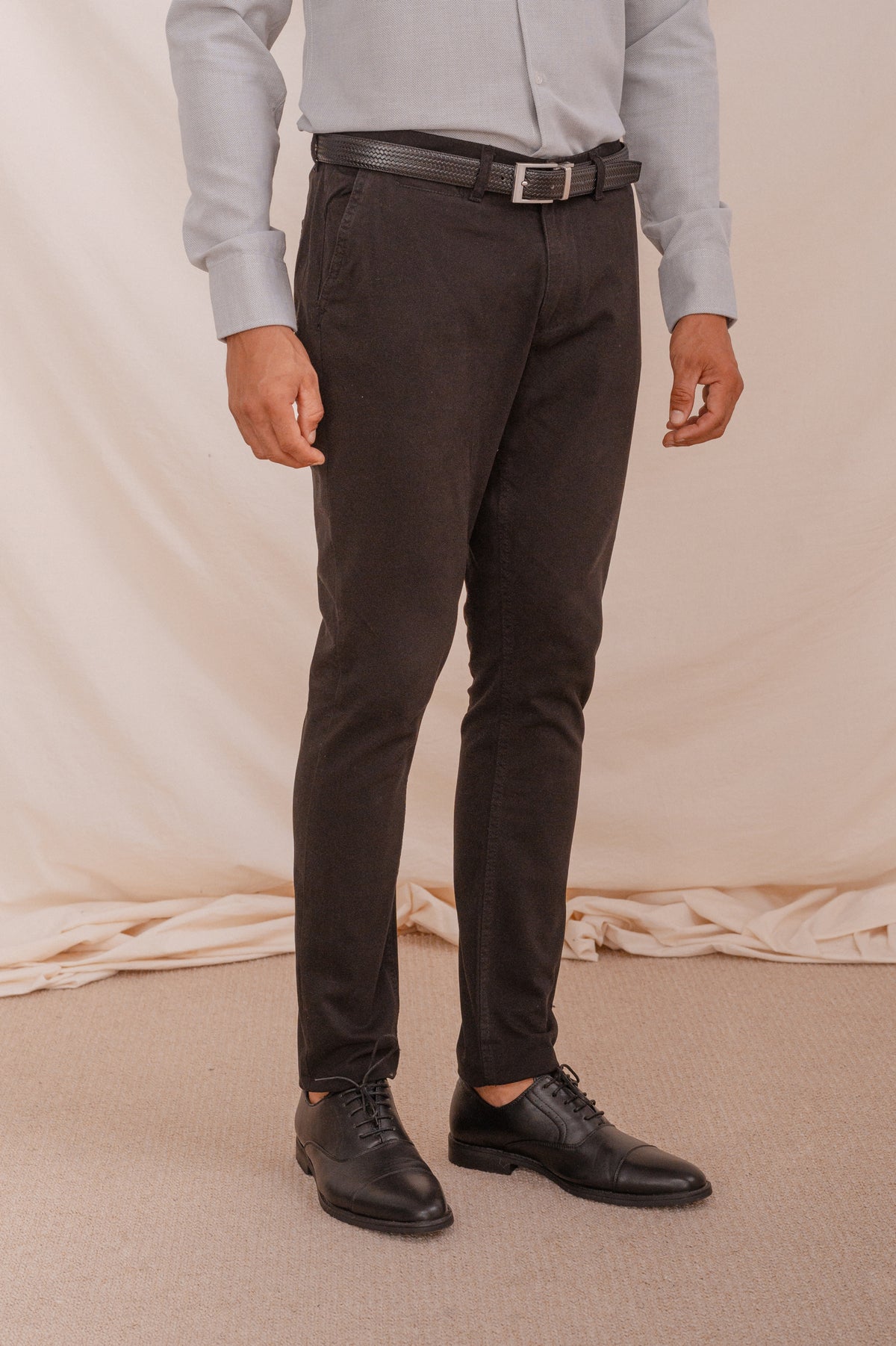CALÇAS CHINO SKINNY PRETAS