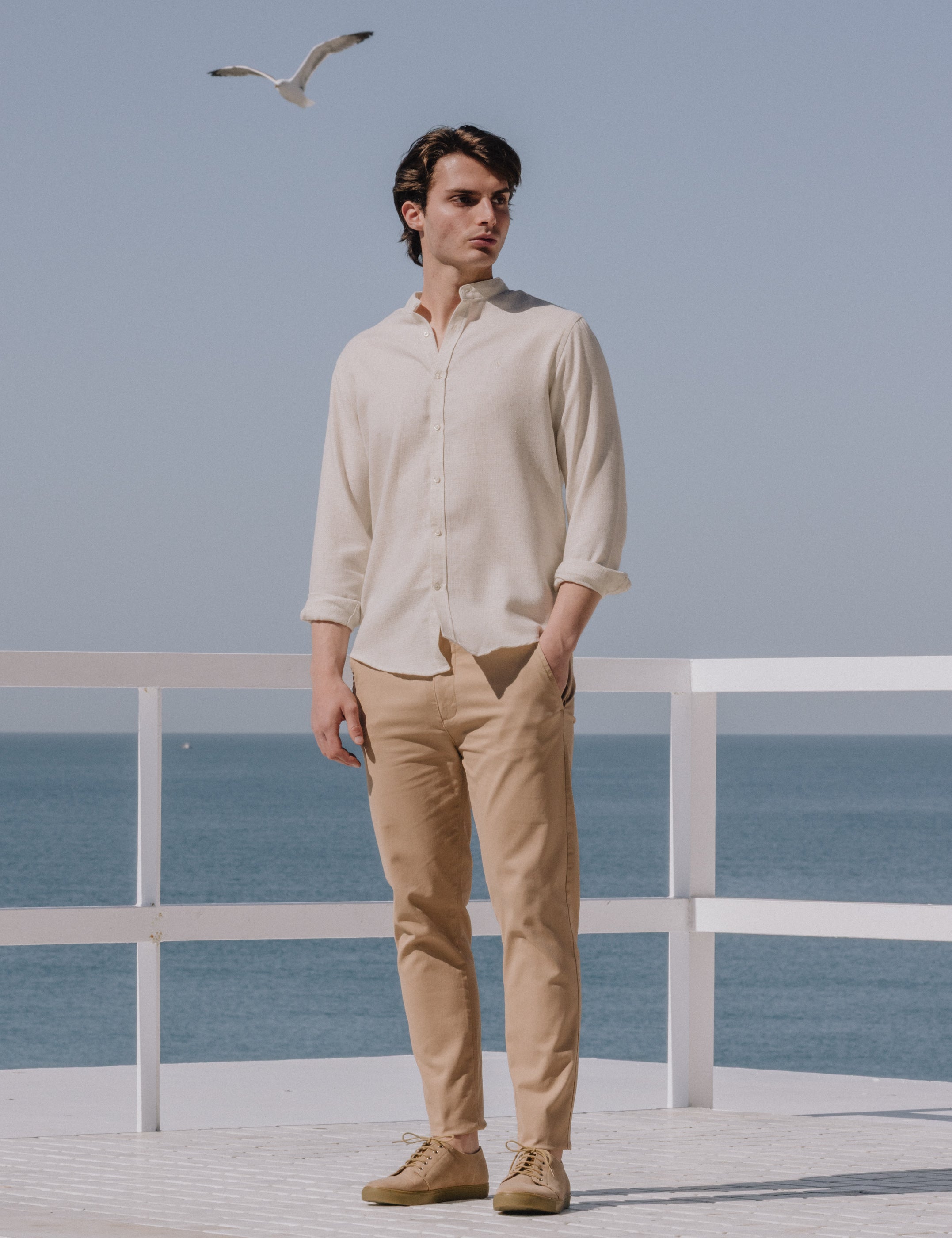 CHINO BÁSICO SLIM CÁMEL