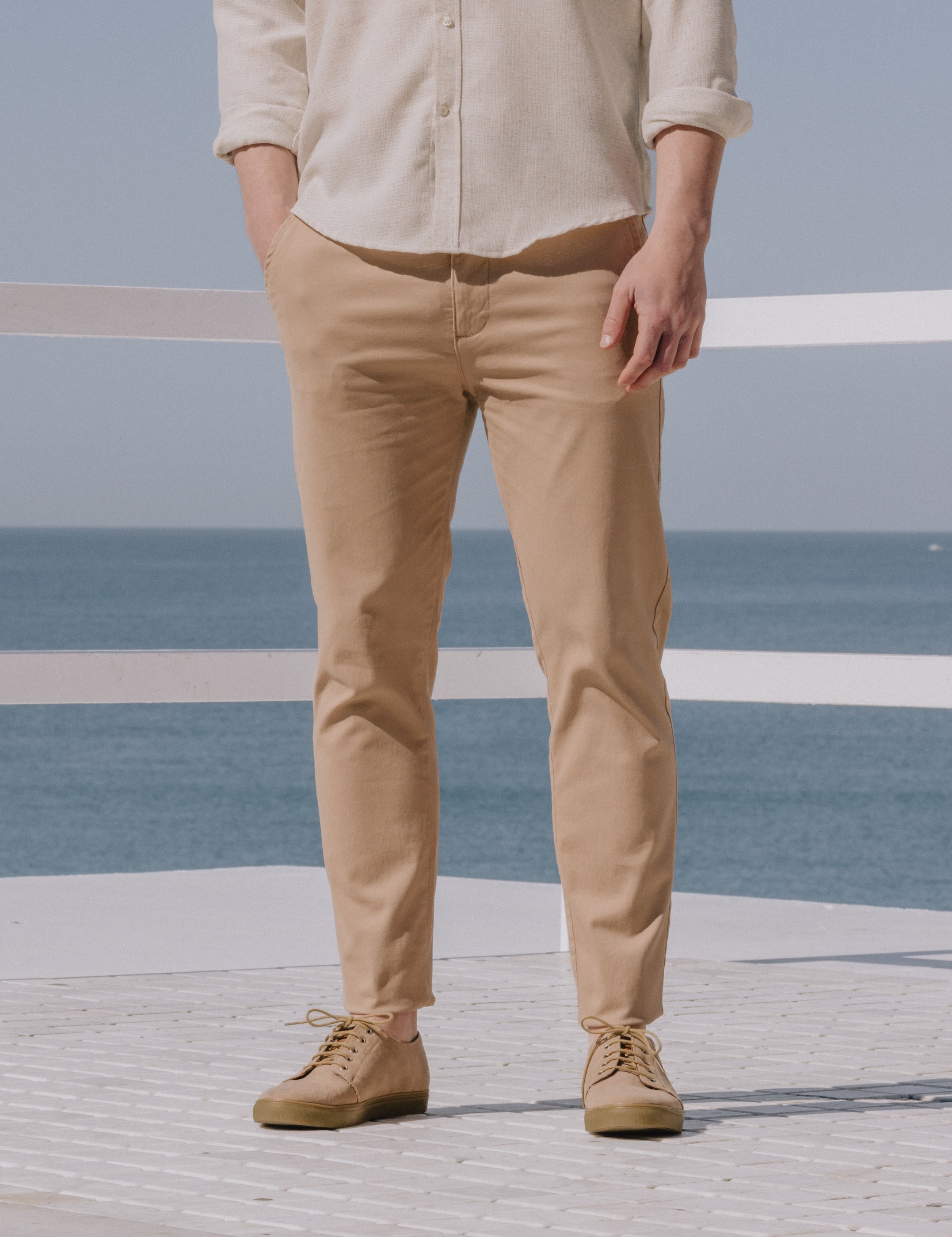 CHINO BÁSICO SLIM CÁMEL
