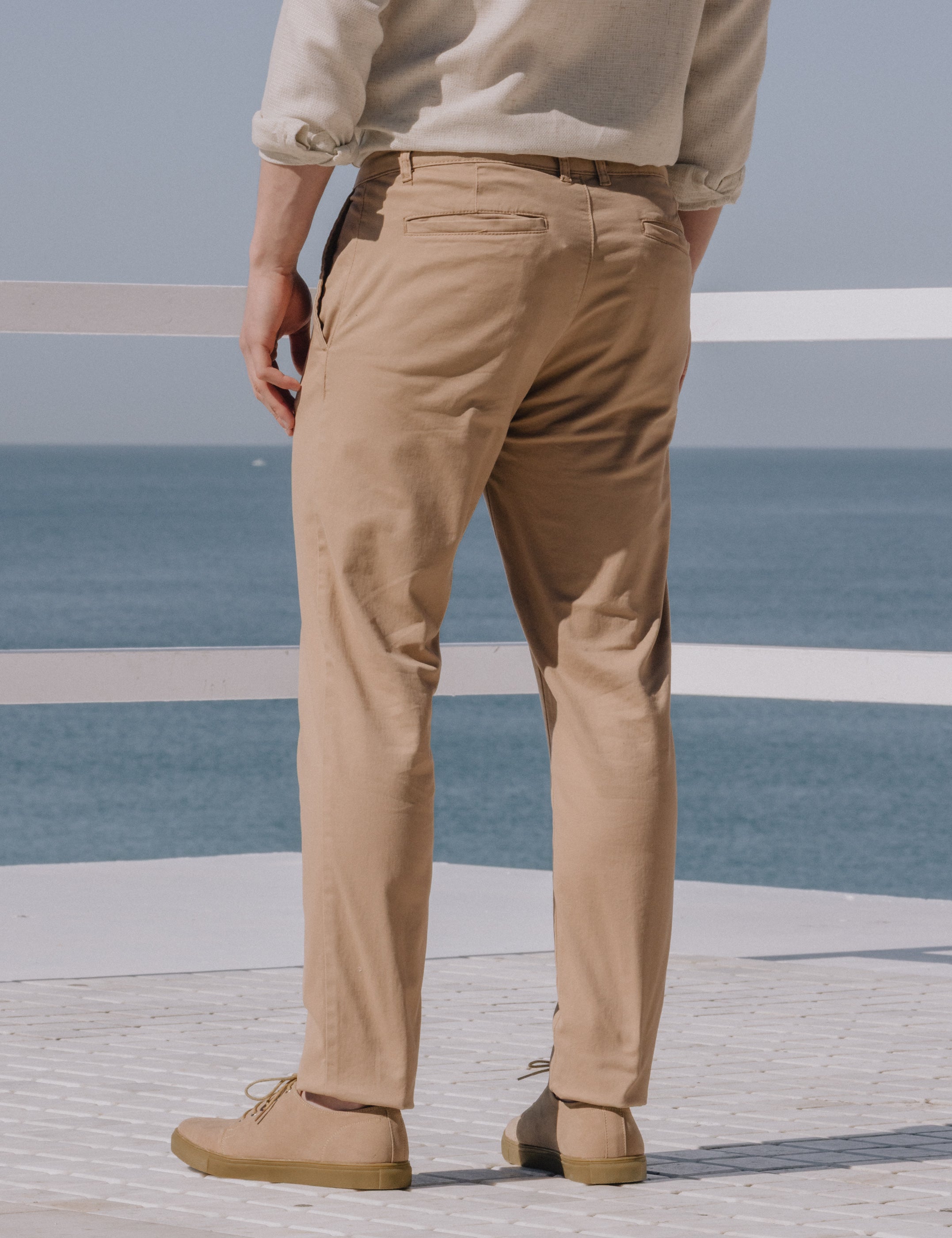 CHINO BÁSICO SLIM CÁMEL