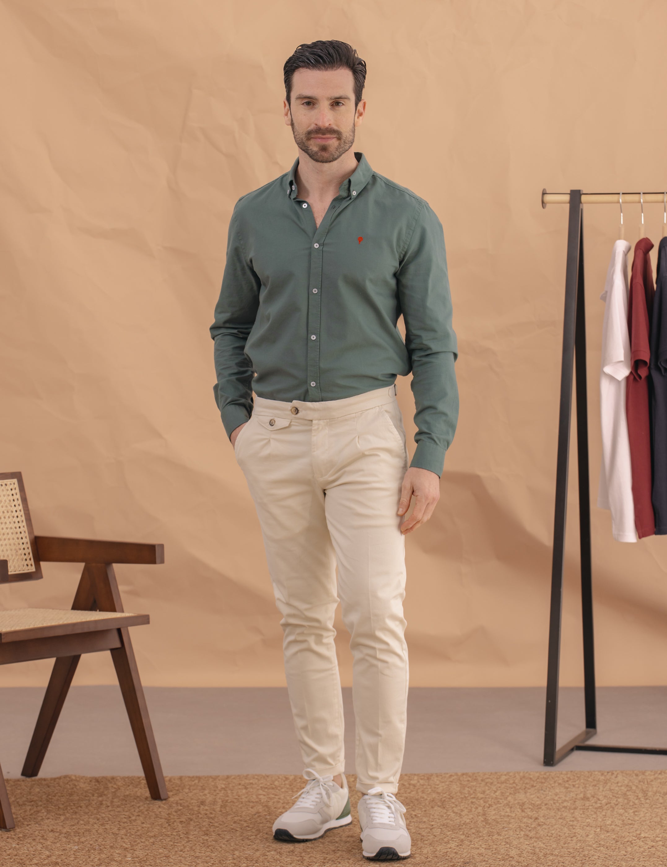 CHINO CASUAL SLIM CON PINZAS BEIGE