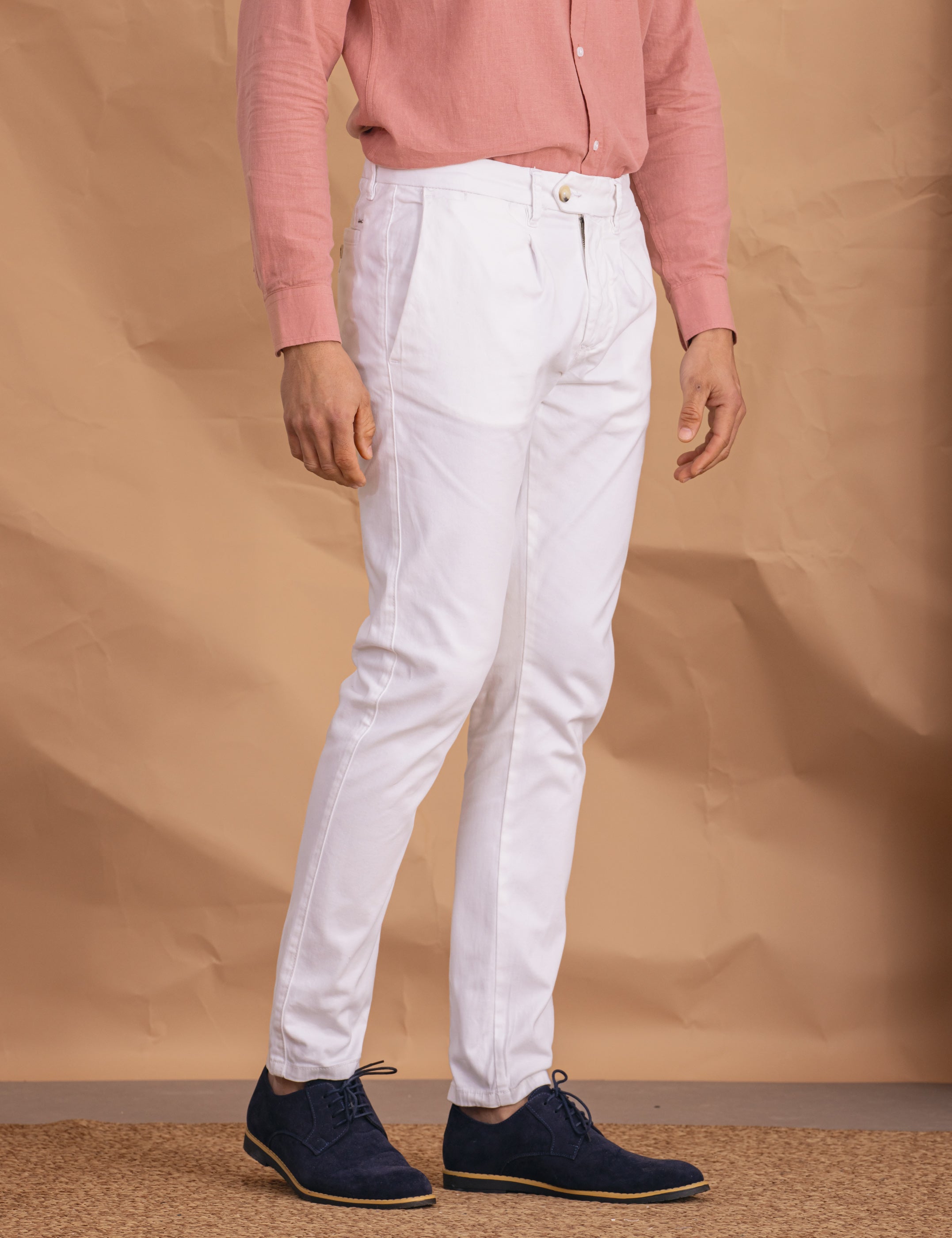 PANTALÓN CASUAL SLIM CON PINZAS BLANCO