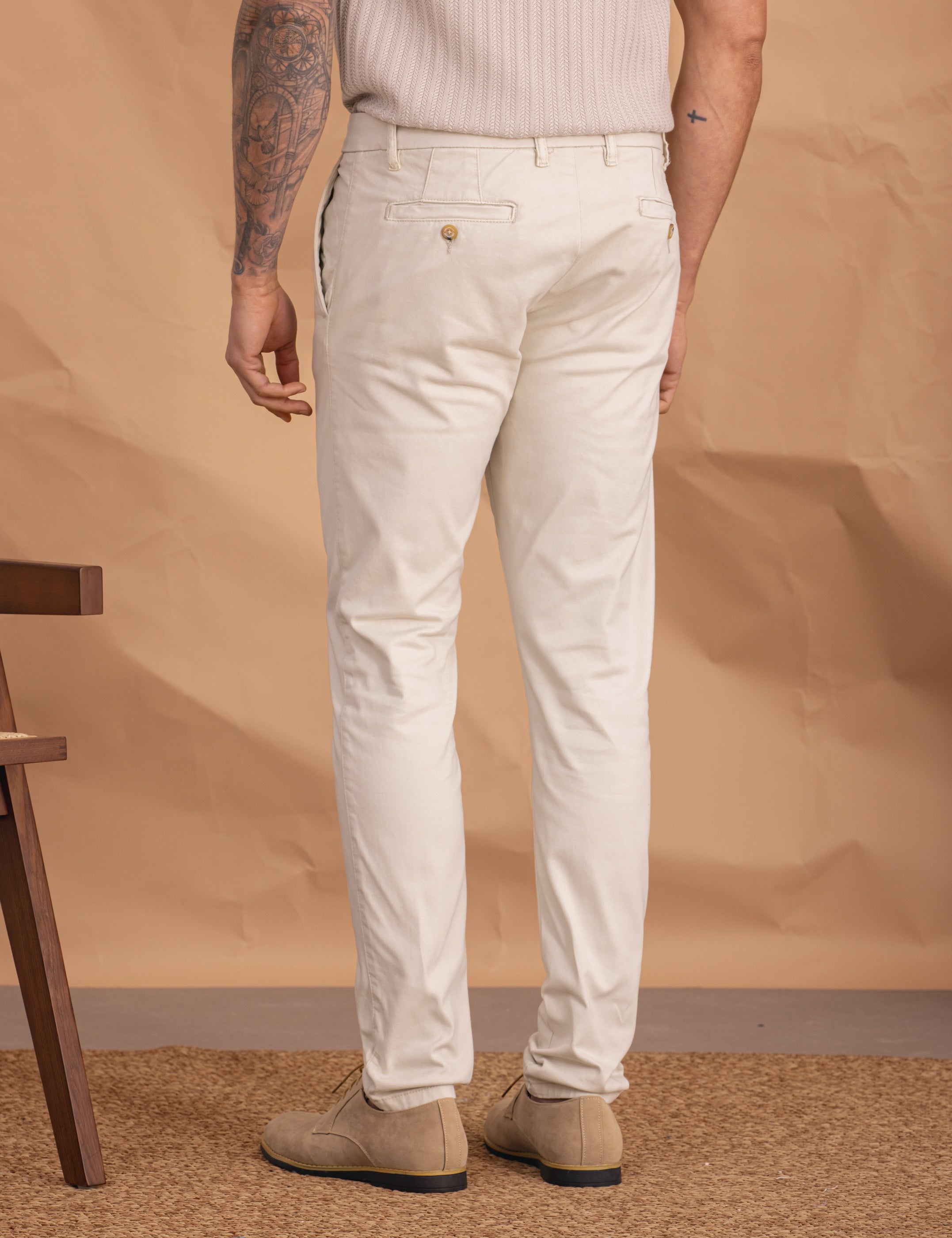 PANTALÓN CASUAL SLIM CON PINZAS BEIGE