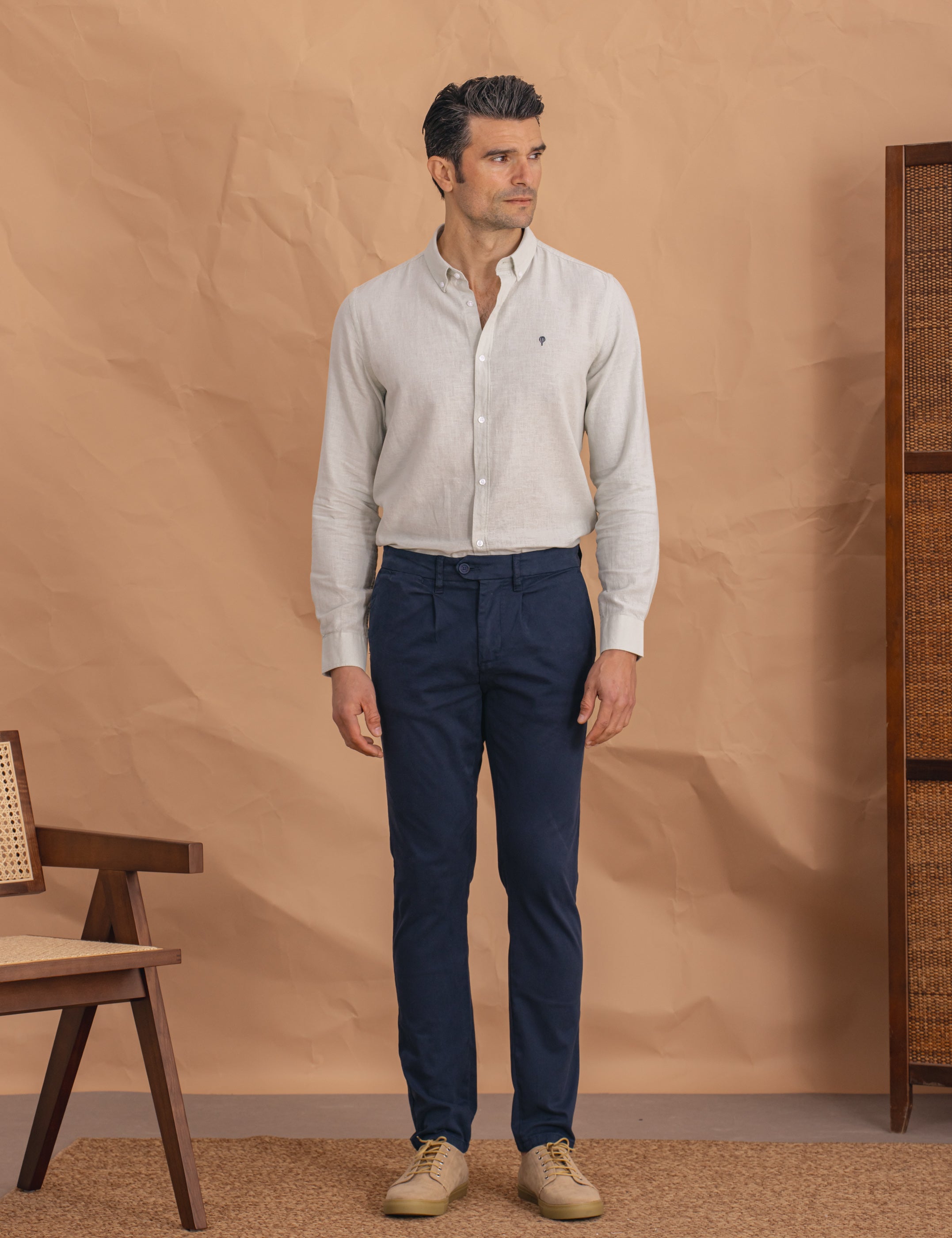 PANTALÓN CASUAL SLIM CON PINZAS AZUL