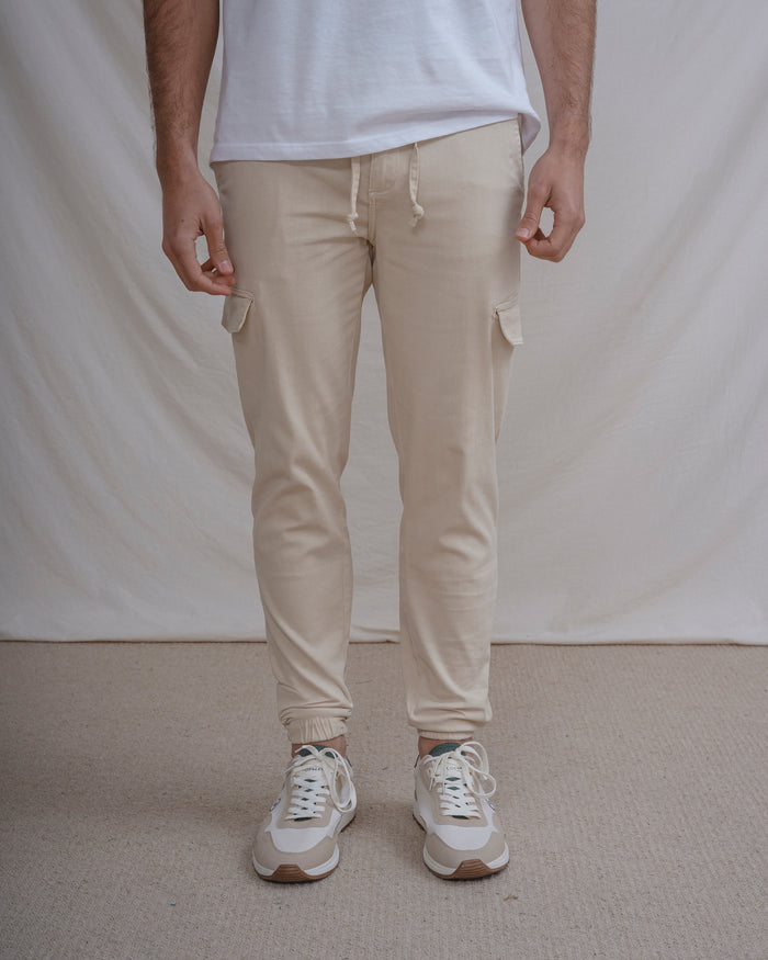 PANTALÓN CHINO CARGO CON GOMA BEIGE