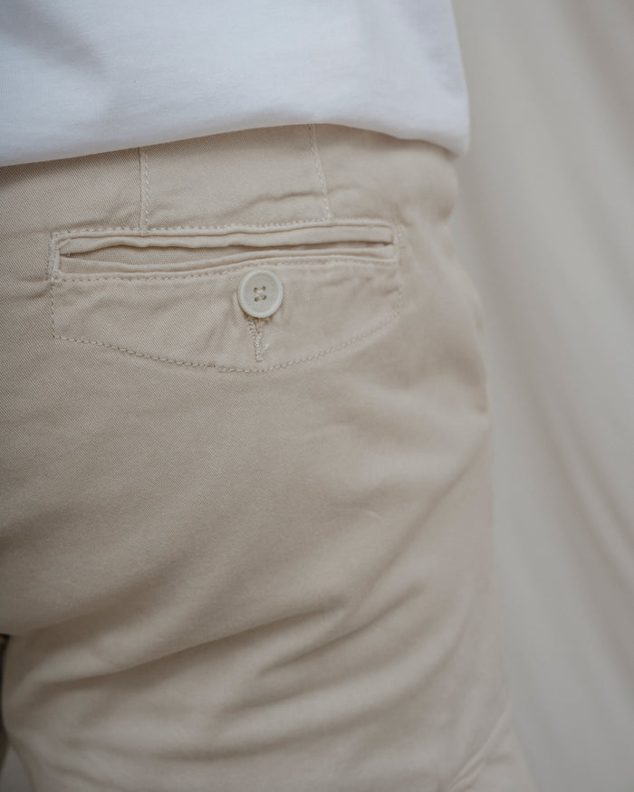 PANTALÓN CHINO CARGO CON GOMA BEIGE