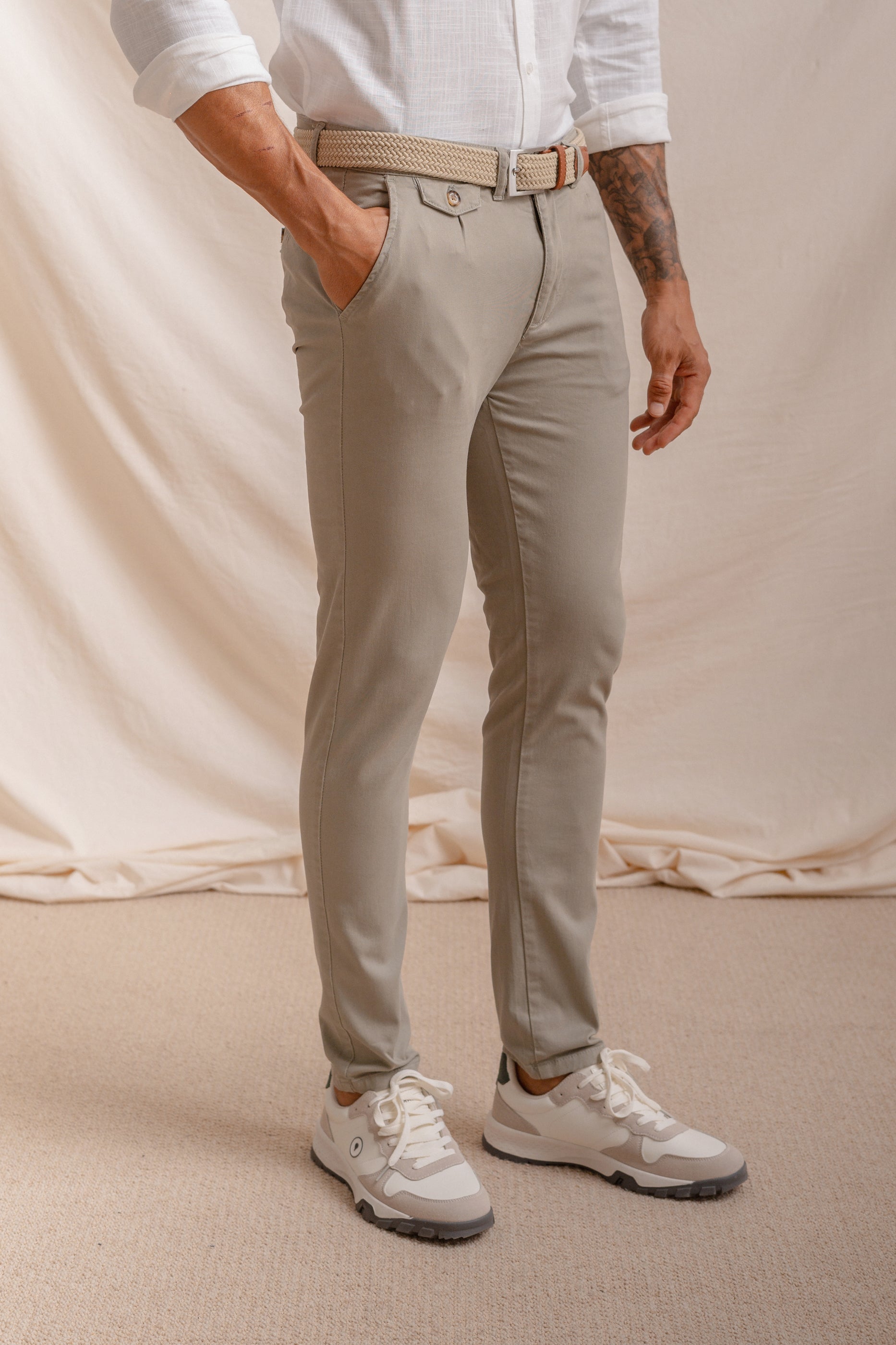 PANTALÓN CASUAL SLIM CON PINZAS VERDE