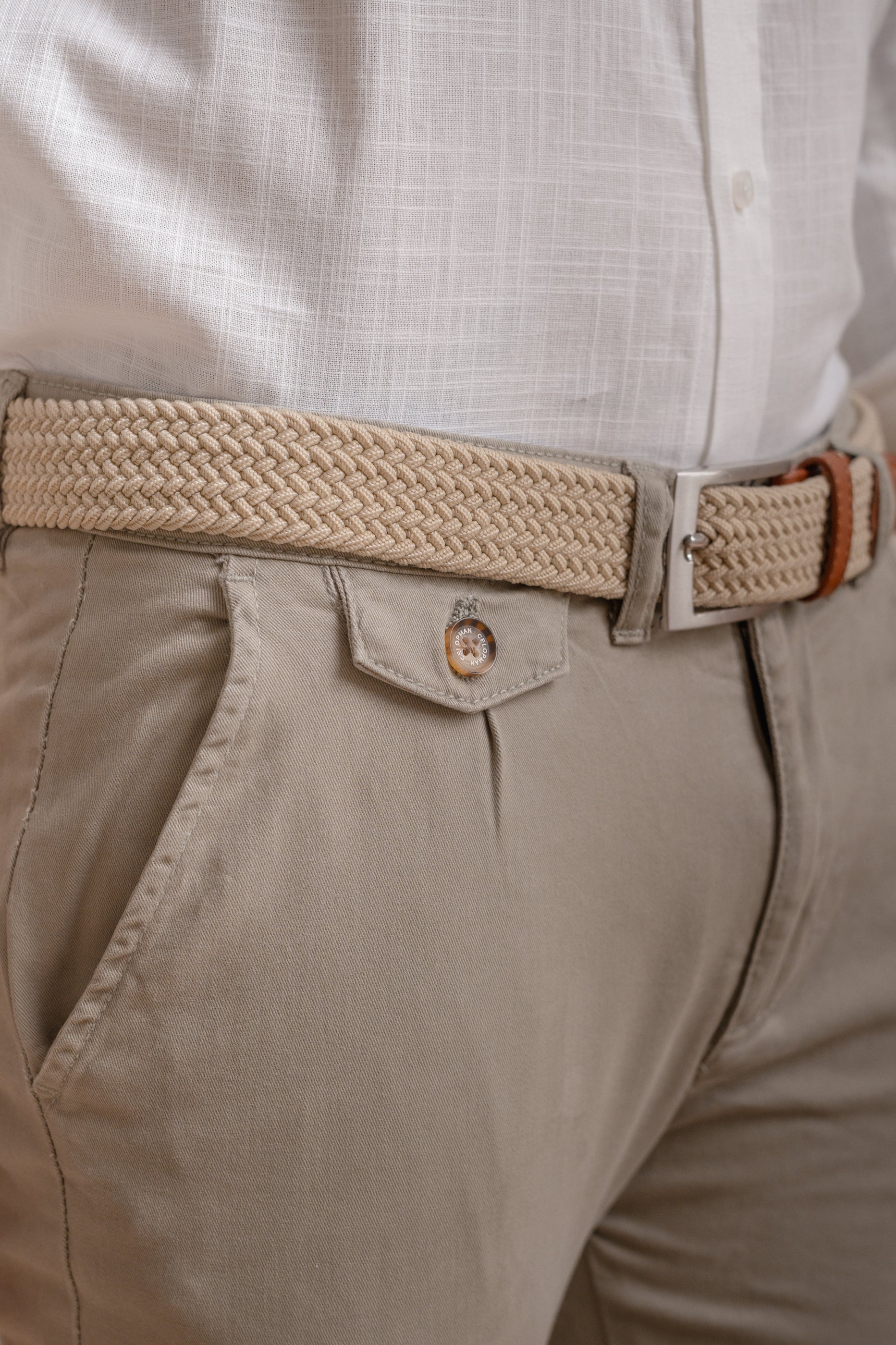 PANTALÓN CASUAL SLIM CON PINZAS VERDE