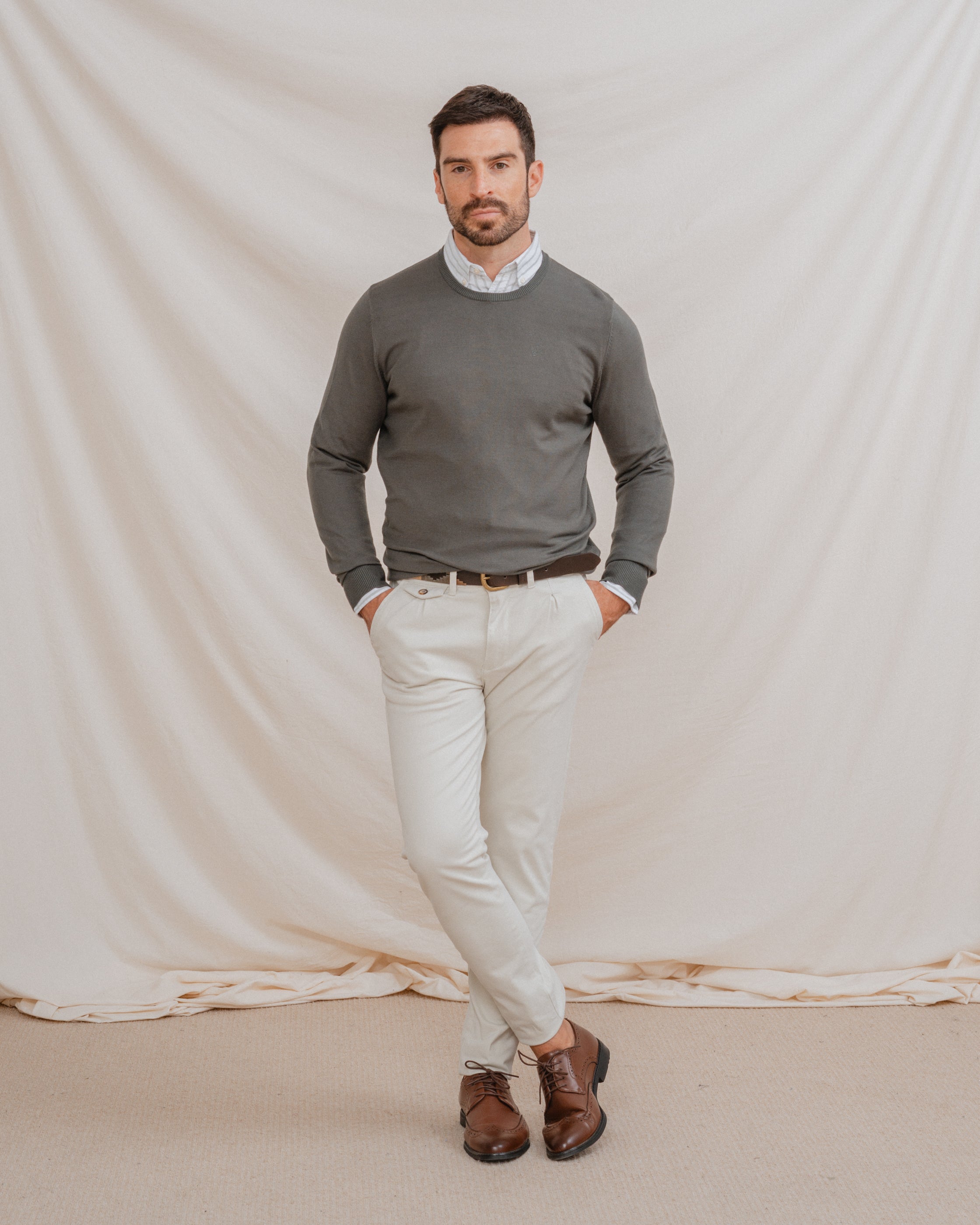 PANTALÓN CASUAL SLIM CON PINZAS BEIGE