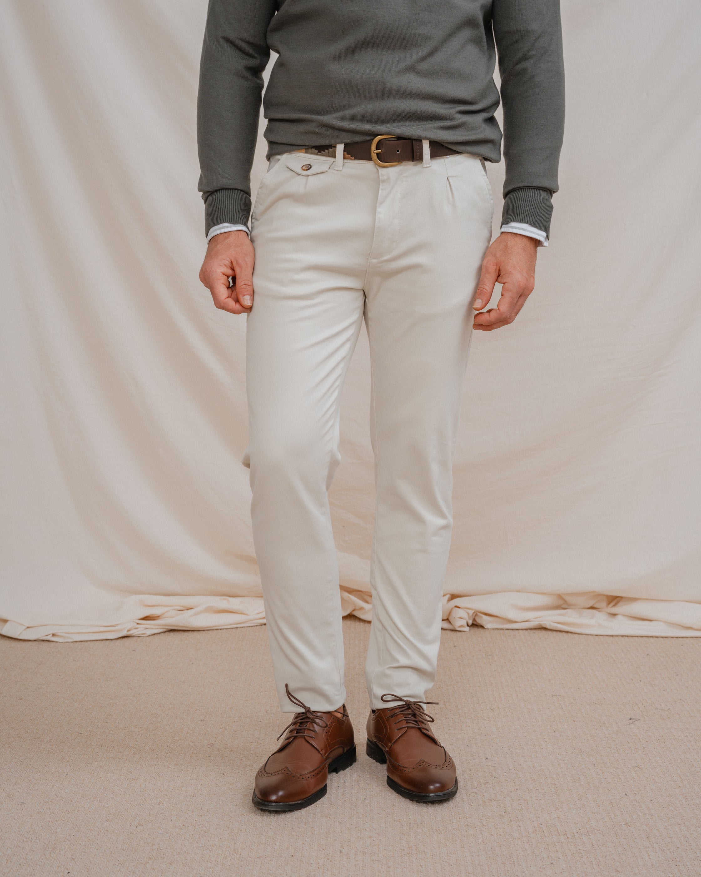 PANTALÓN CASUAL SLIM CON PINZAS BEIGE