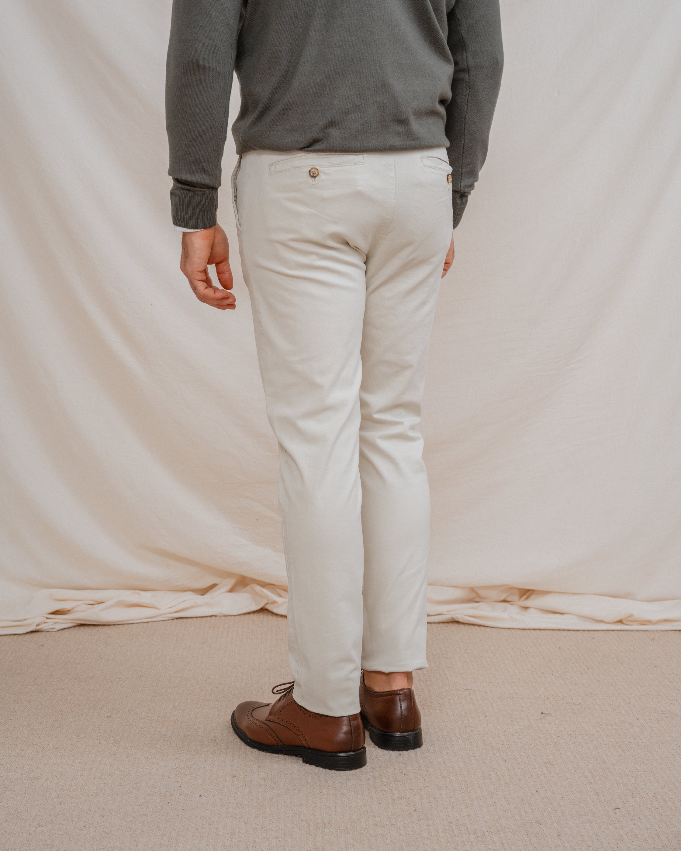 PANTALÓN CASUAL SLIM CON PINZAS BEIGE