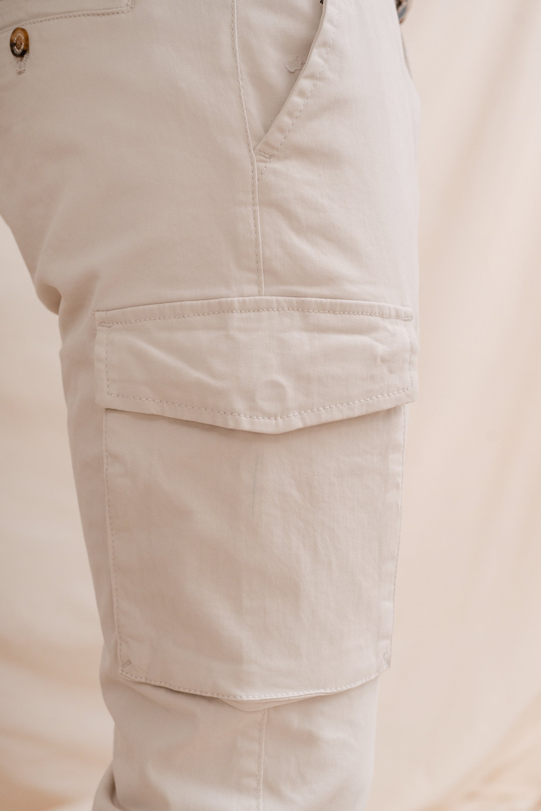 PANTALÓN SLIM CARGO CON PINZAS