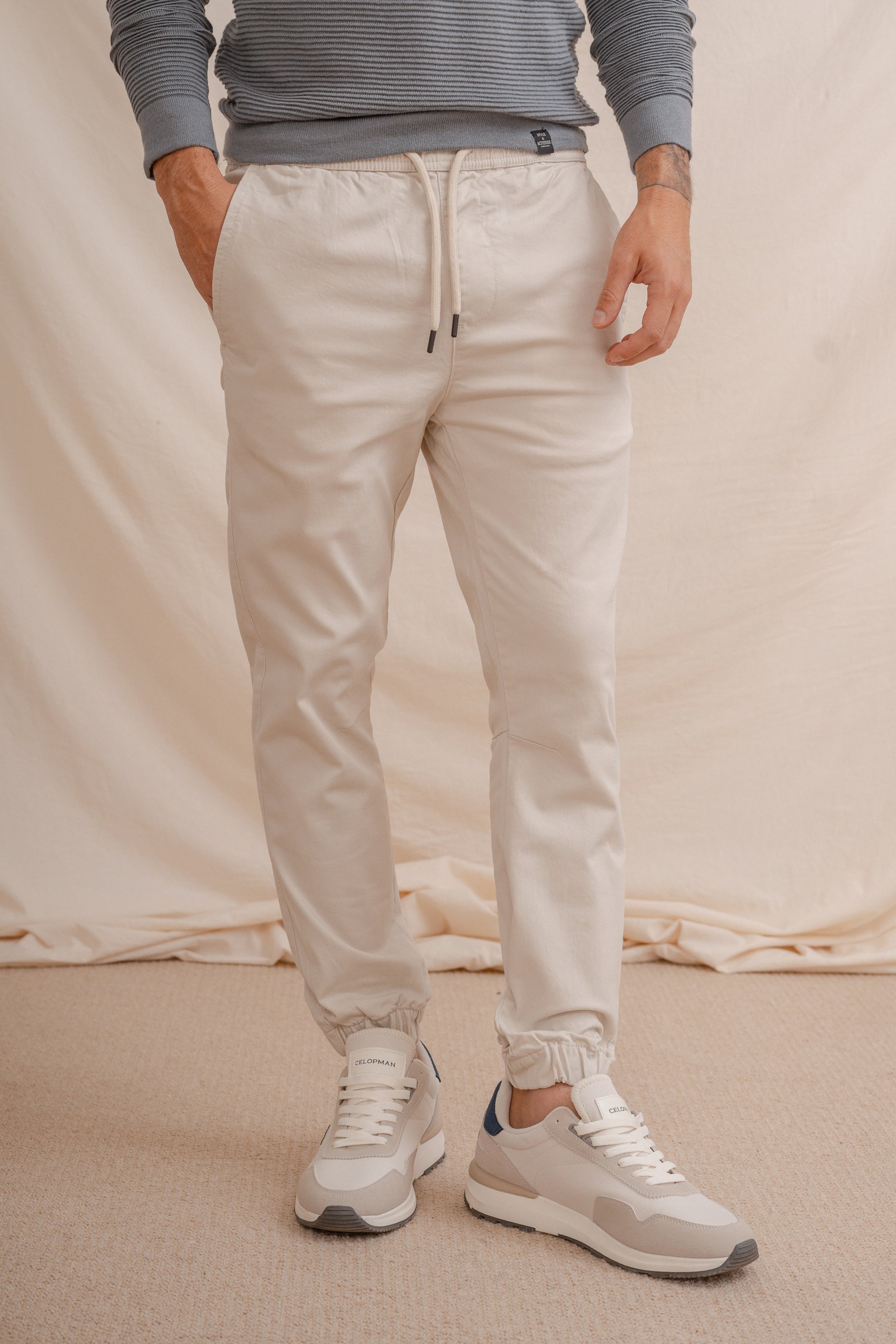 PANTALÓN JOGGER CASUAL GRÍS
