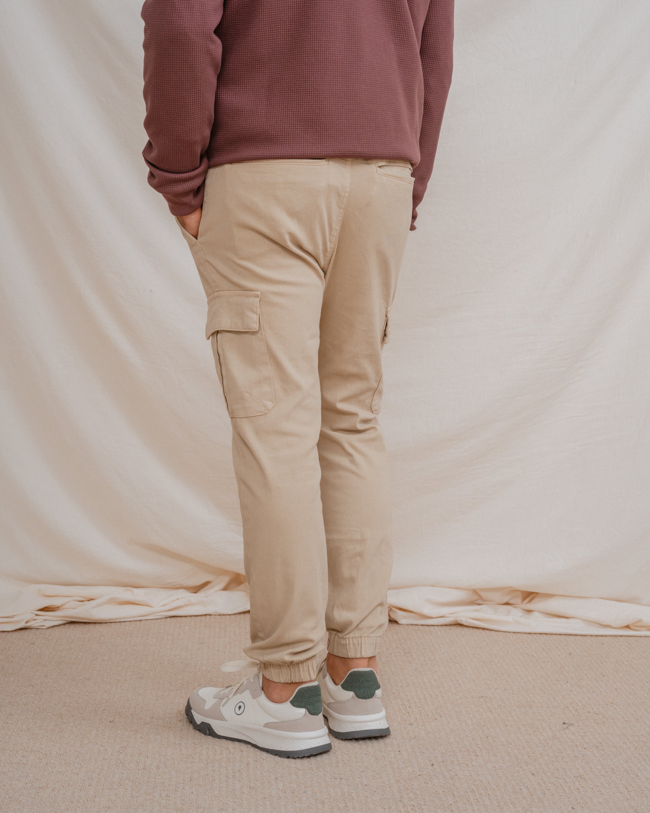 PANTALÓN CHINO CARGO CON GOMA BEIGE