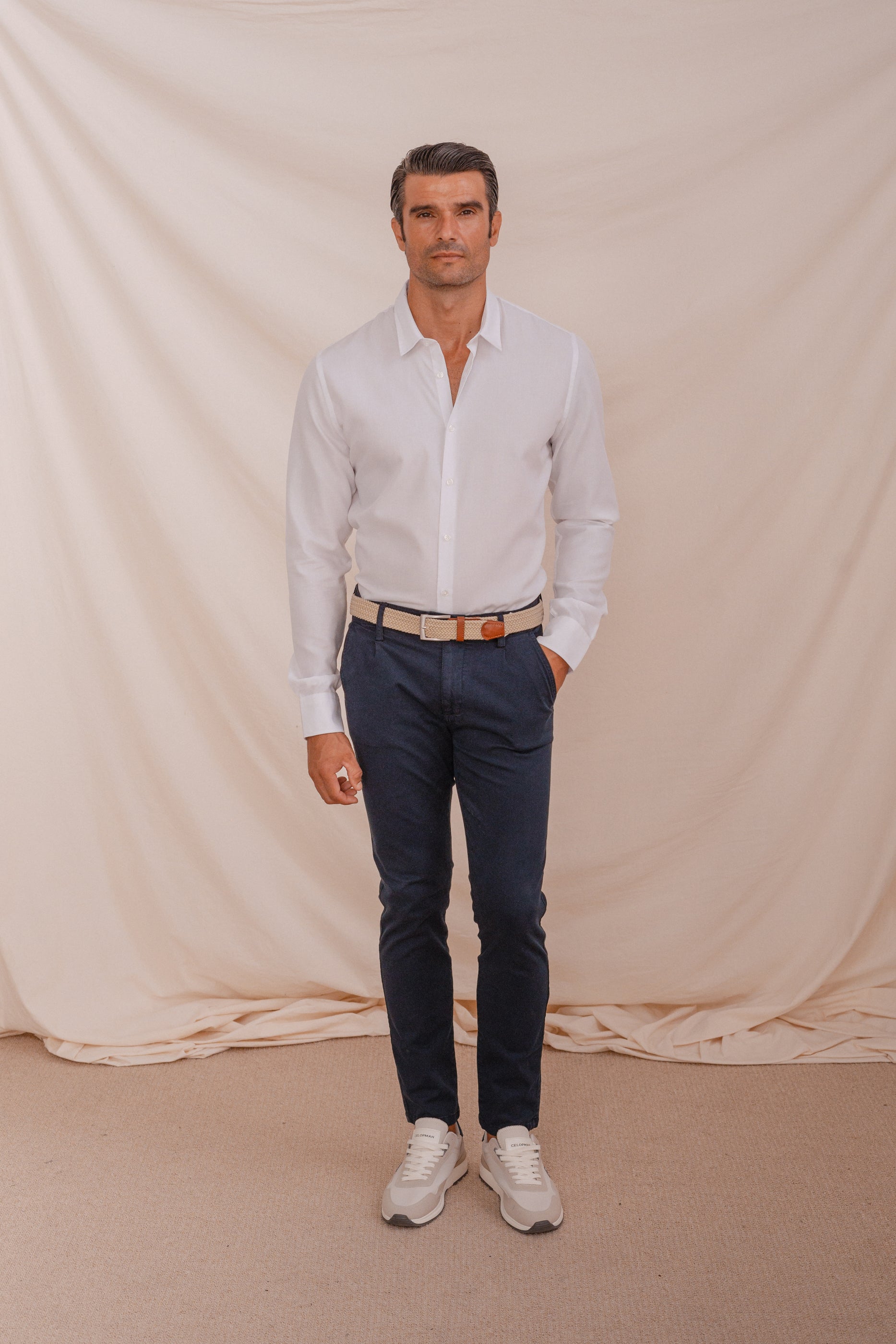 PANTALÓN CHINO PINZAS AZUL
