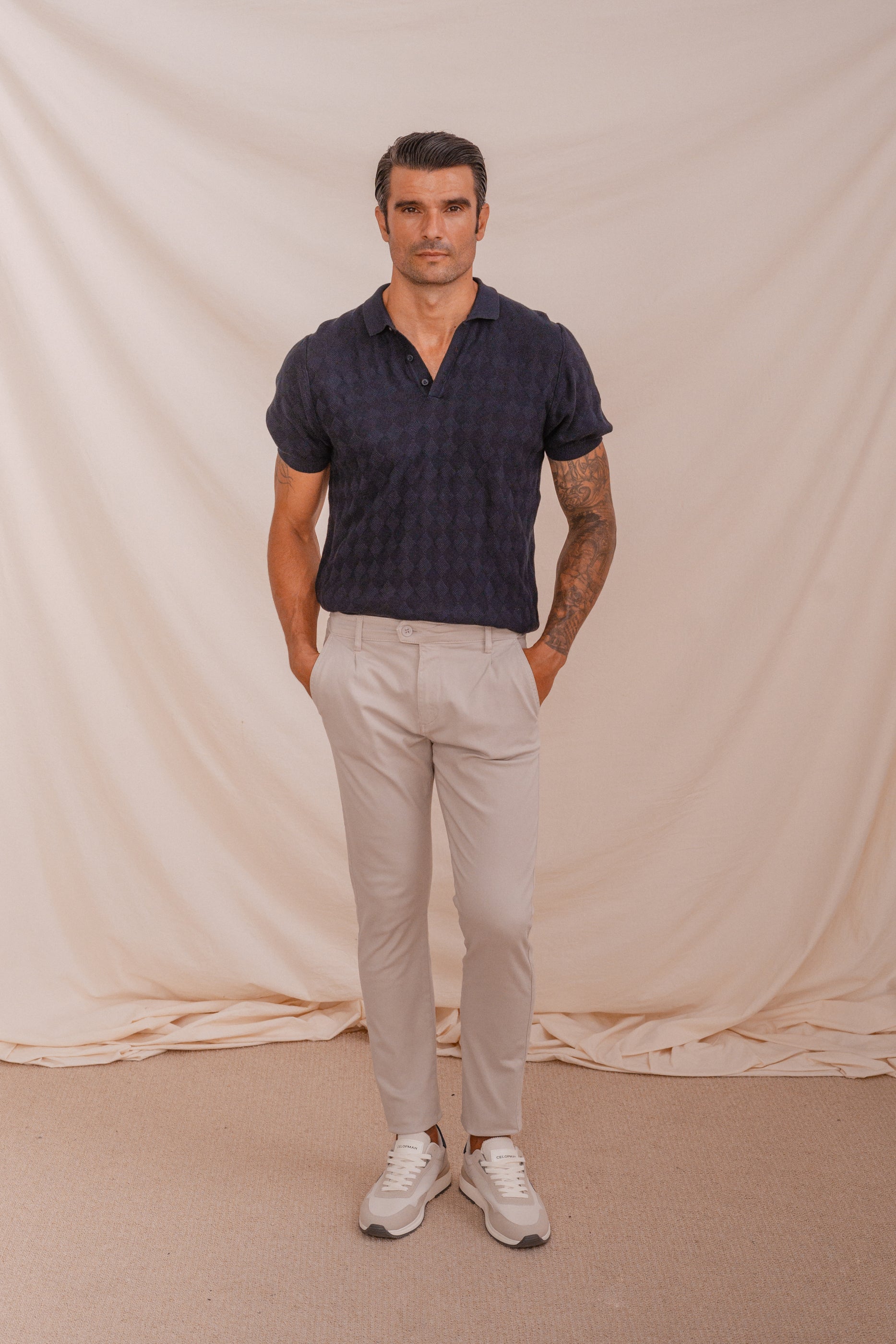 PANTALÓN CHINO PINZAS BEIGE