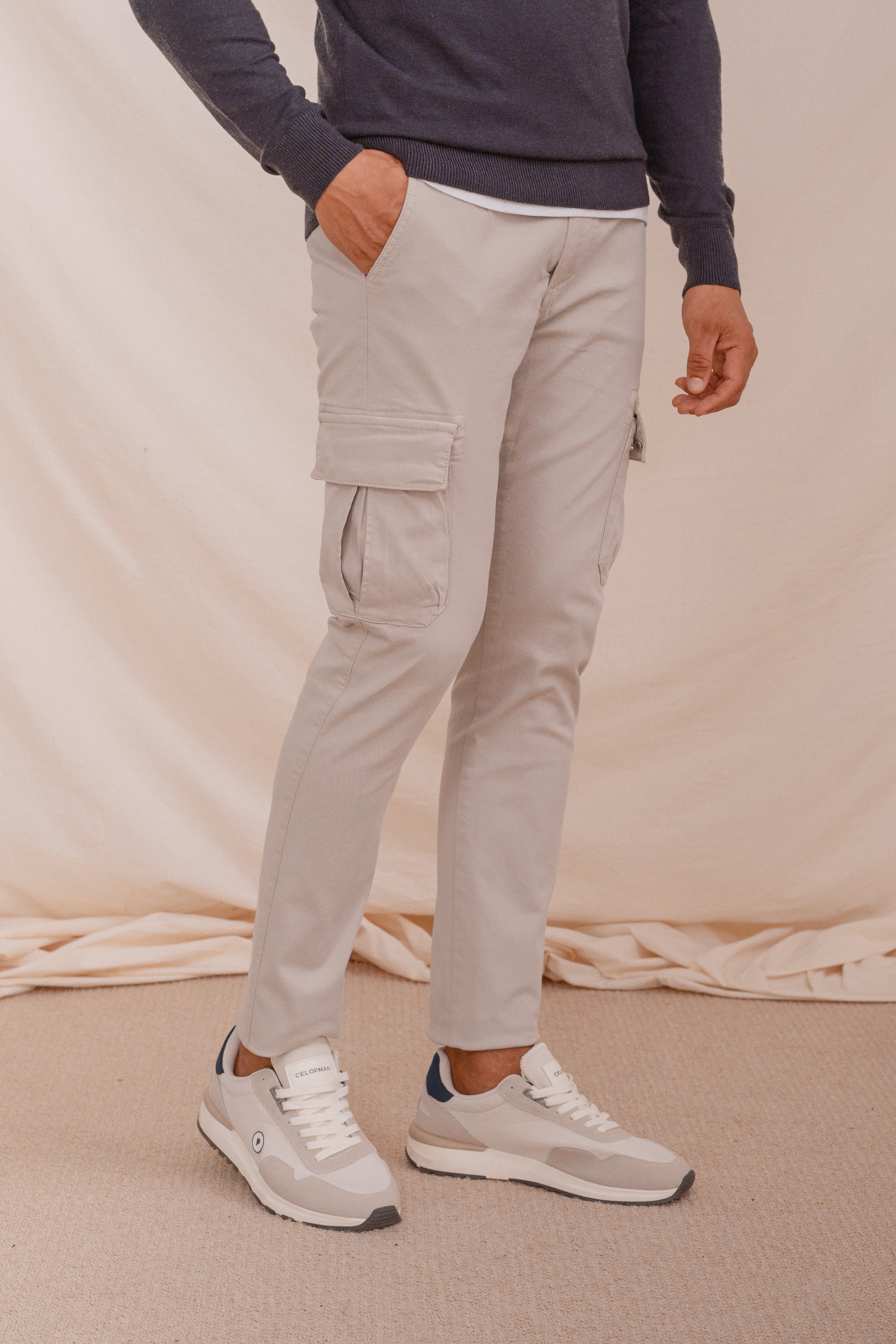 PANTALÓN SLIM CARGO CON PINZAS